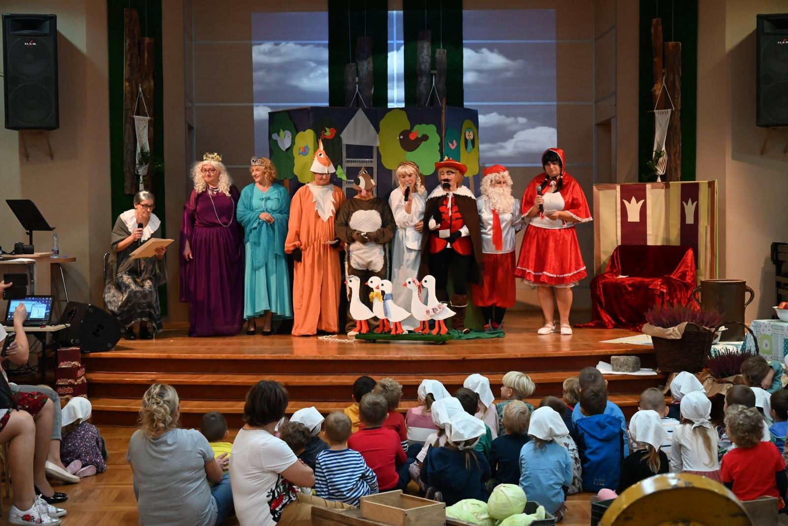 Zdjęcie w galerii na portalu naszraciborz.pl: W Tworkowie kisili kapustę po staremu wiadomości z regionu