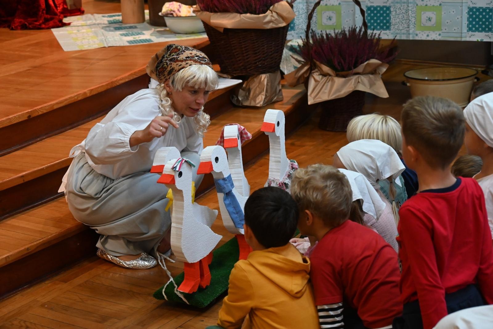 Zdjęcie w galerii na portalu naszraciborz.pl: W Tworkowie kisili kapustę po staremu wiadomości z regionu