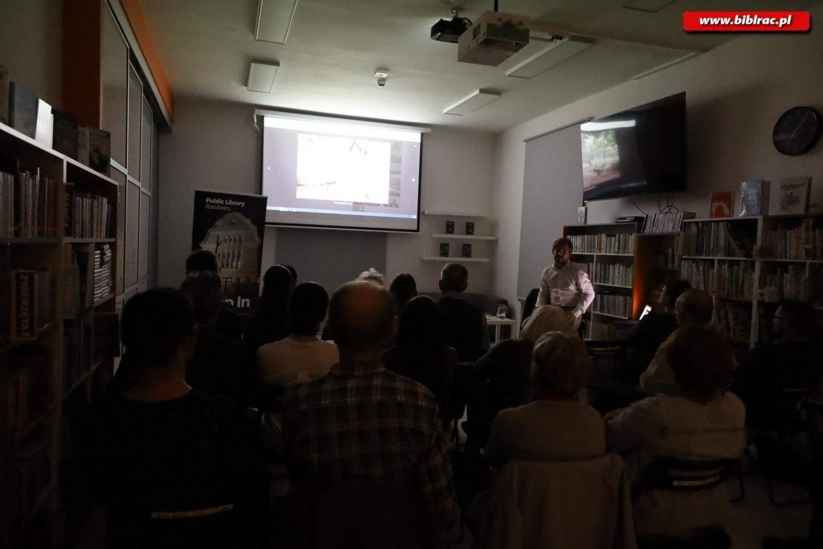 Zdjęcie w galerii na portalu naszraciborz.pl: Tomasz Grzywaczewski opowiedział w bibliotece o dawnych granicach i współczesnych konfliktach wiadomości z regionu