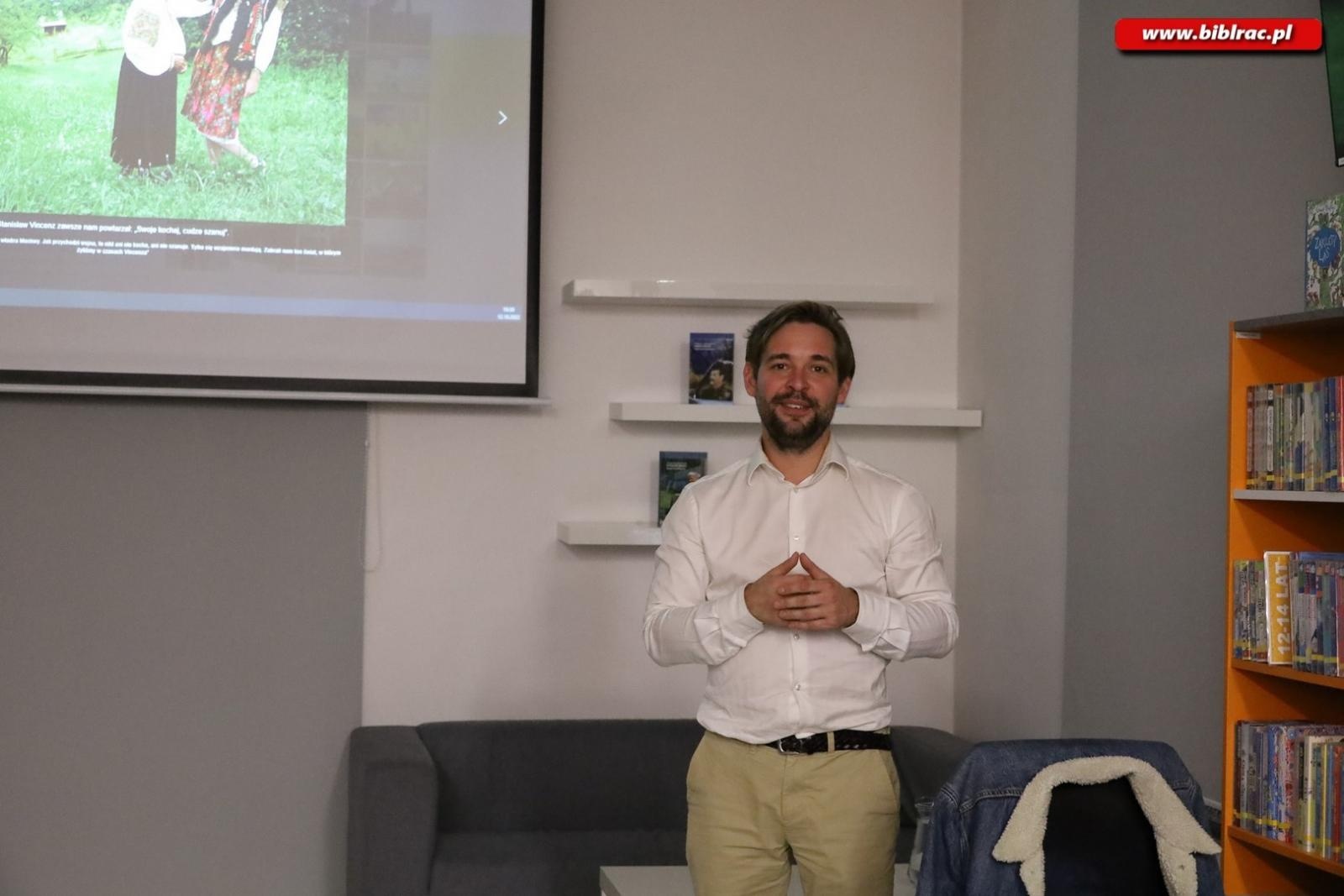 Zdjęcie w galerii na portalu naszraciborz.pl: Tomasz Grzywaczewski opowiedział w bibliotece o dawnych granicach i współczesnych konfliktach wiadomości z regionu