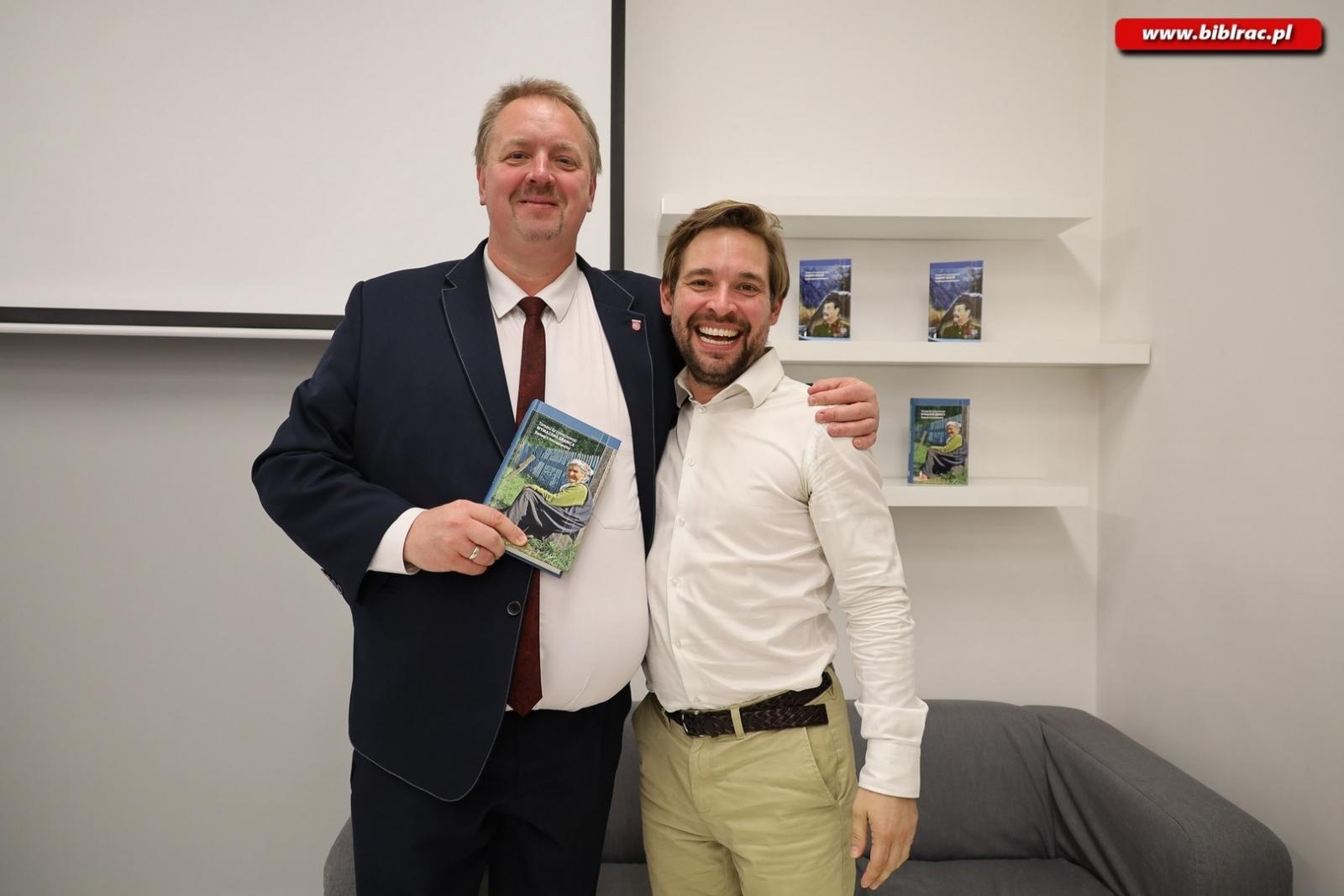 Zdjęcie w galerii na portalu naszraciborz.pl: Tomasz Grzywaczewski opowiedział w bibliotece o dawnych granicach i współczesnych konfliktach wiadomości z regionu