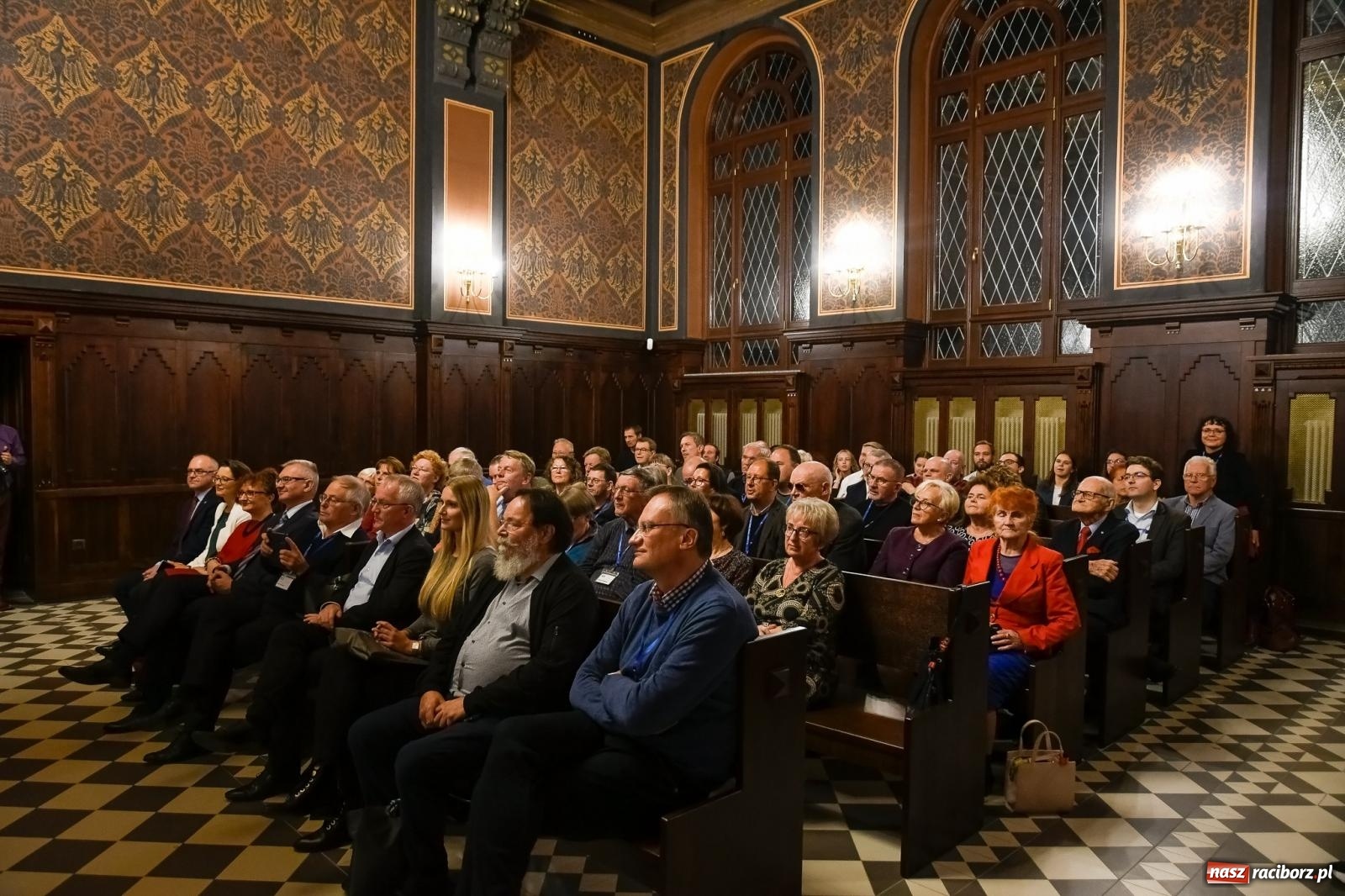 Zdjęcie w galerii na portalu naszraciborz.pl: W sali rozpraw dawnego sądu zainaugurowano historyczny workshop [FOTO i WIDEO] wiadomości z regionu