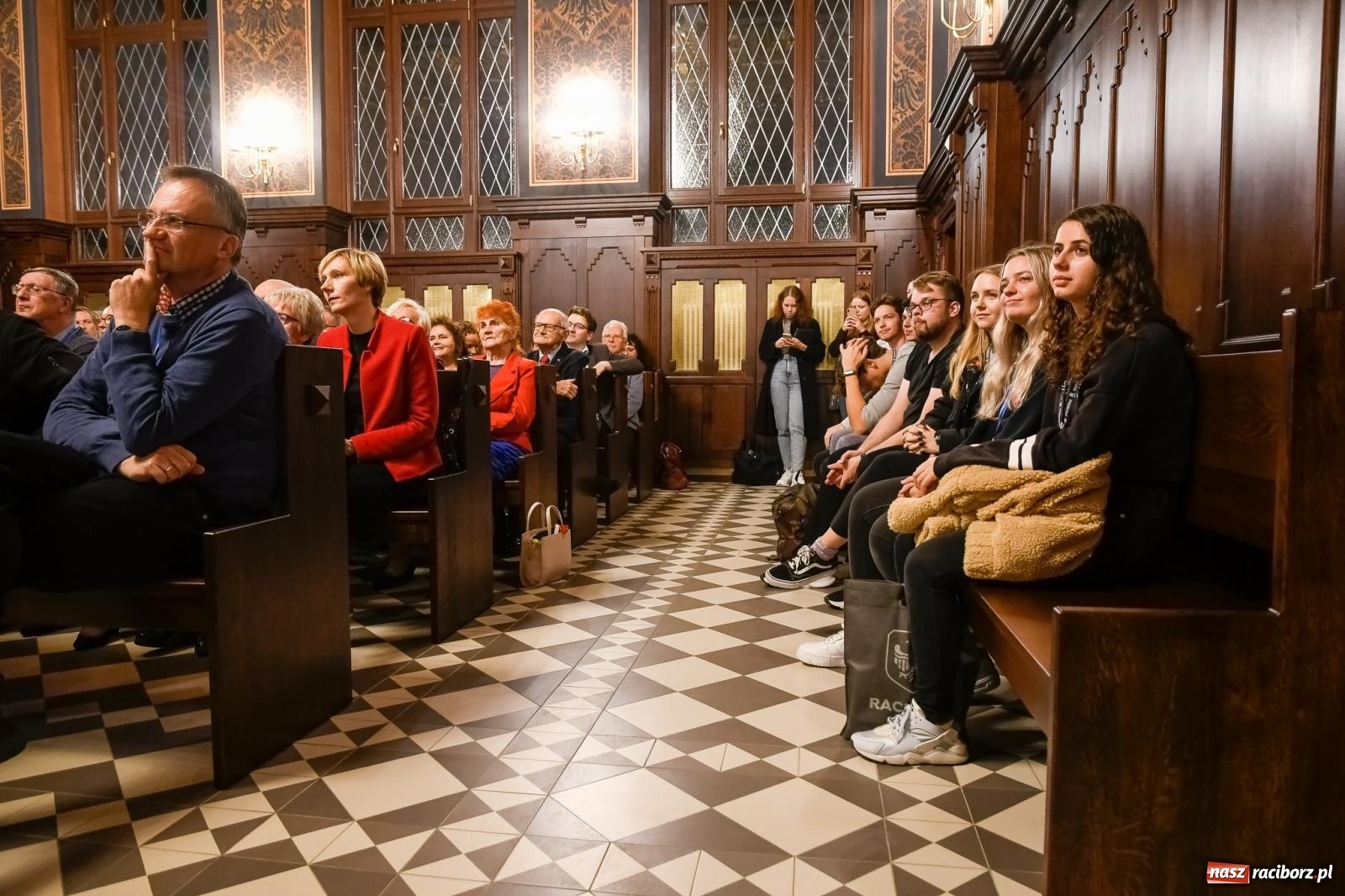 Zdjęcie w galerii na portalu naszraciborz.pl: W sali rozpraw dawnego sądu zainaugurowano historyczny workshop [FOTO i WIDEO] wiadomości z regionu
