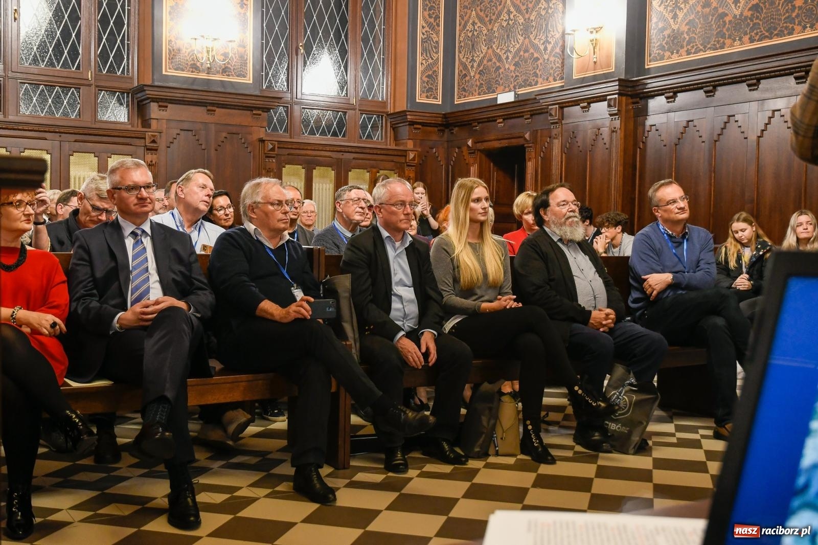 Zdjęcie w galerii na portalu naszraciborz.pl: W sali rozpraw dawnego sądu zainaugurowano historyczny workshop [FOTO i WIDEO] wiadomości z regionu
