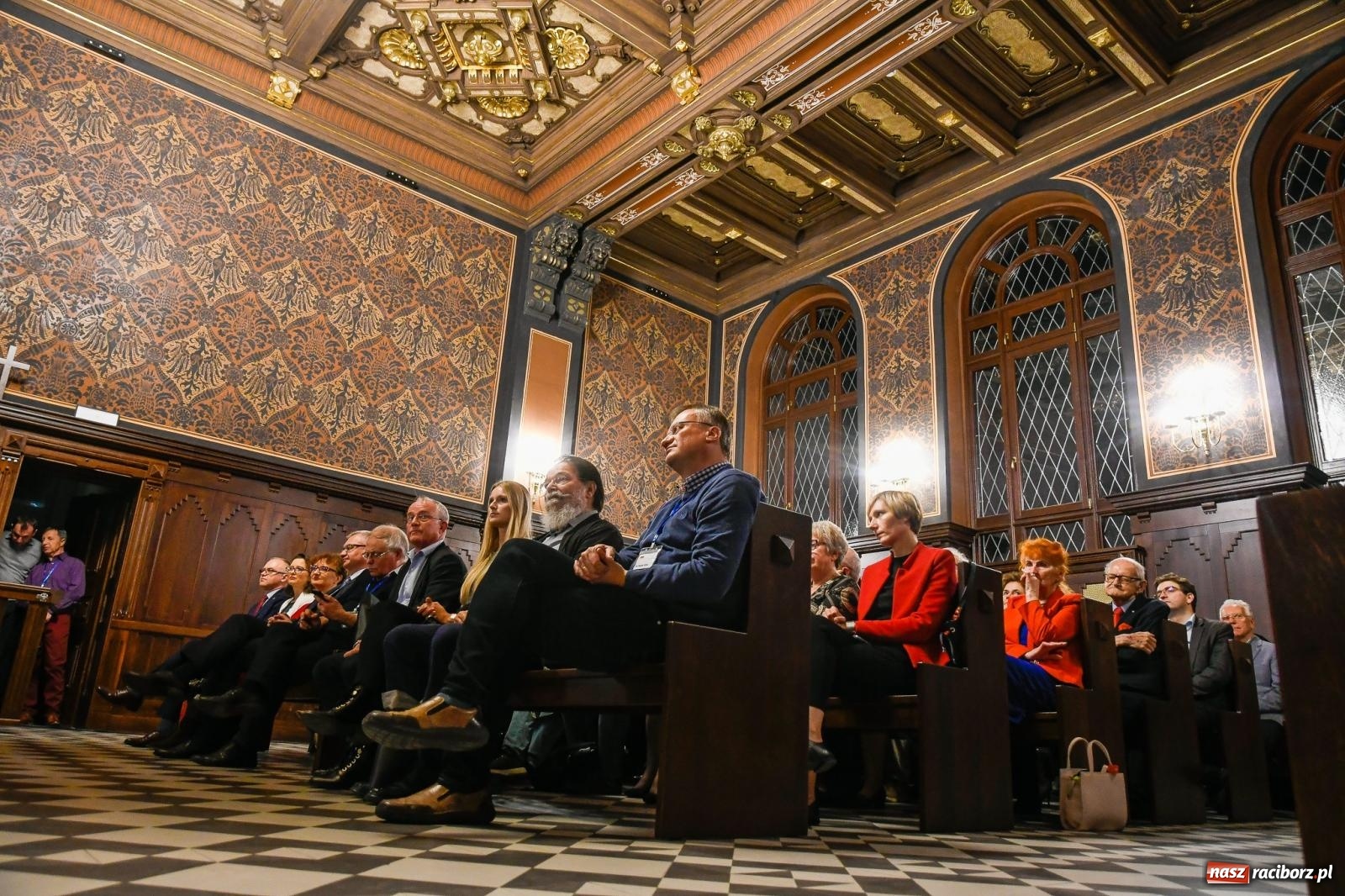Zdjęcie w galerii na portalu naszraciborz.pl: W sali rozpraw dawnego sądu zainaugurowano historyczny workshop [FOTO i WIDEO] wiadomości z regionu