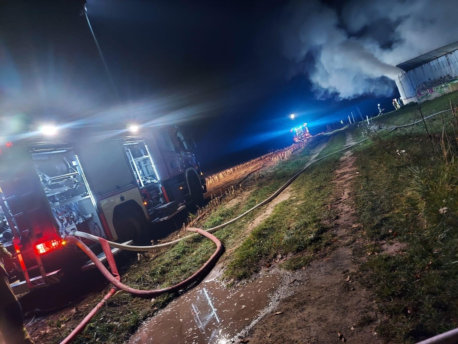 Zdjęcie w galerii na portalu naszraciborz.pl: Ogromny pożar niedaleko Raciborza. 100 tys. zł strat wiadomości z regionu