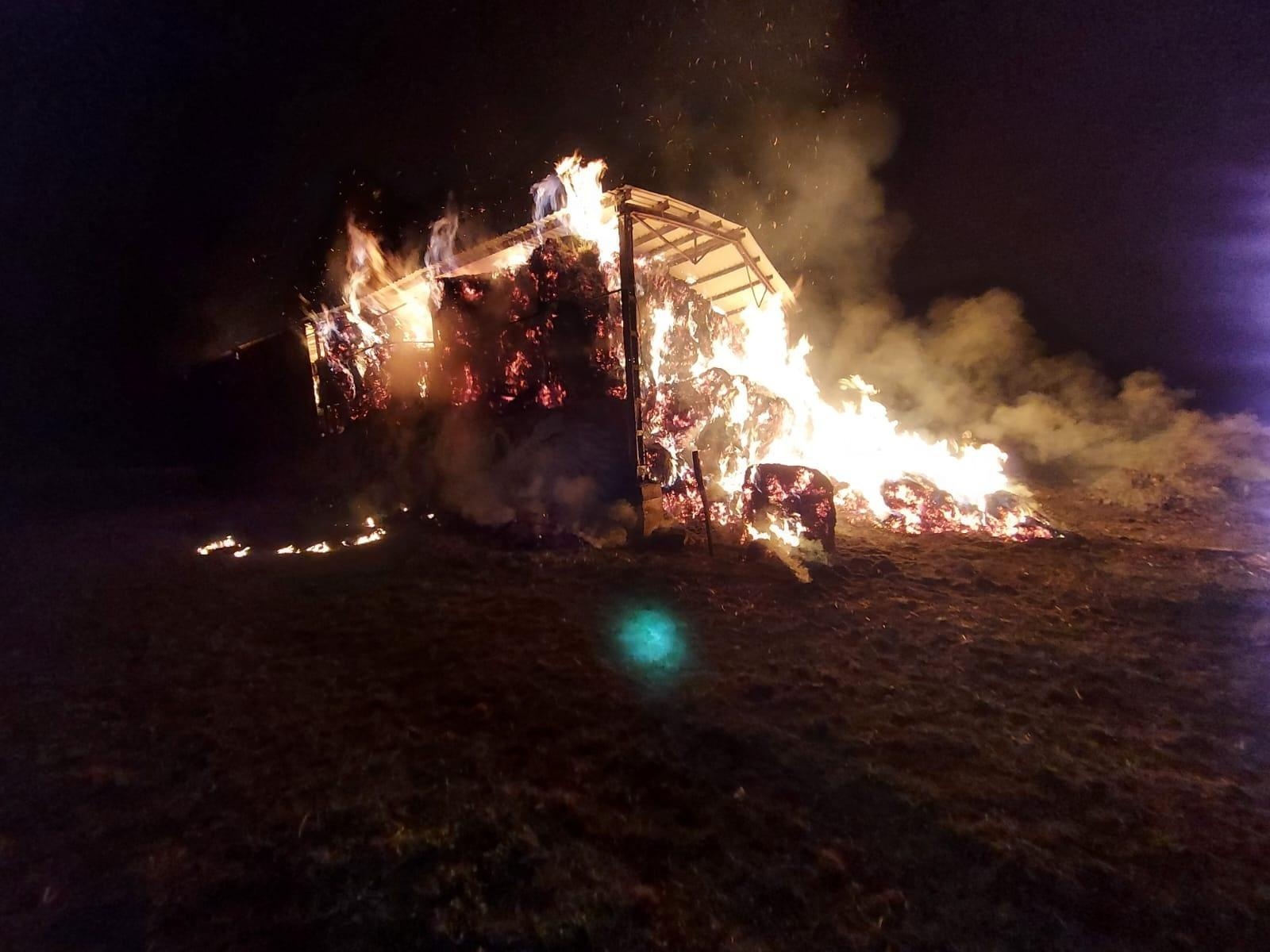 Zdjęcie w galerii na portalu naszraciborz.pl: Ogromny pożar niedaleko Raciborza. 100 tys. zł strat wiadomości z regionu