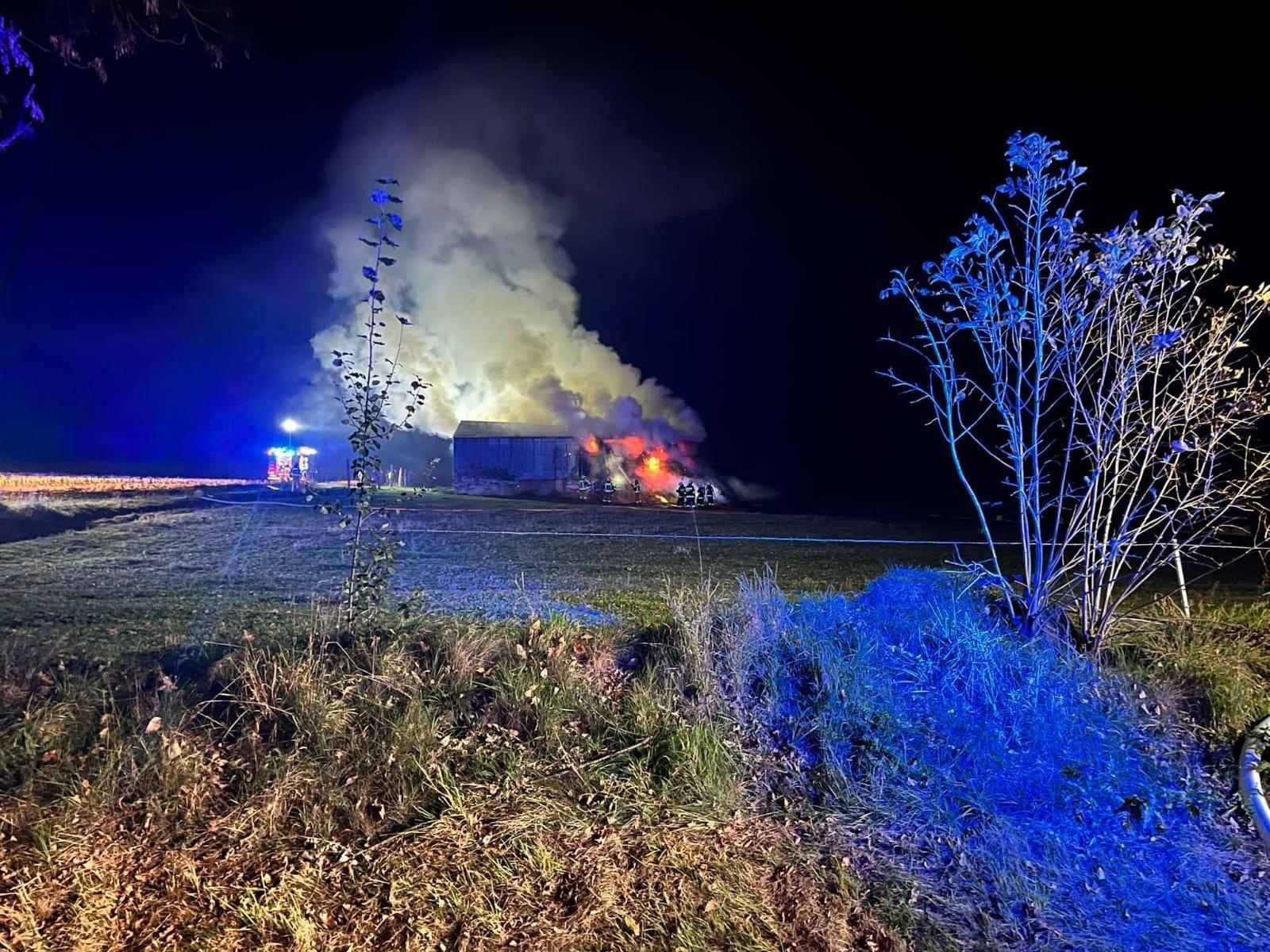 Zdjęcie w galerii na portalu naszraciborz.pl: Ogromny pożar niedaleko Raciborza. 100 tys. zł strat wiadomości z regionu