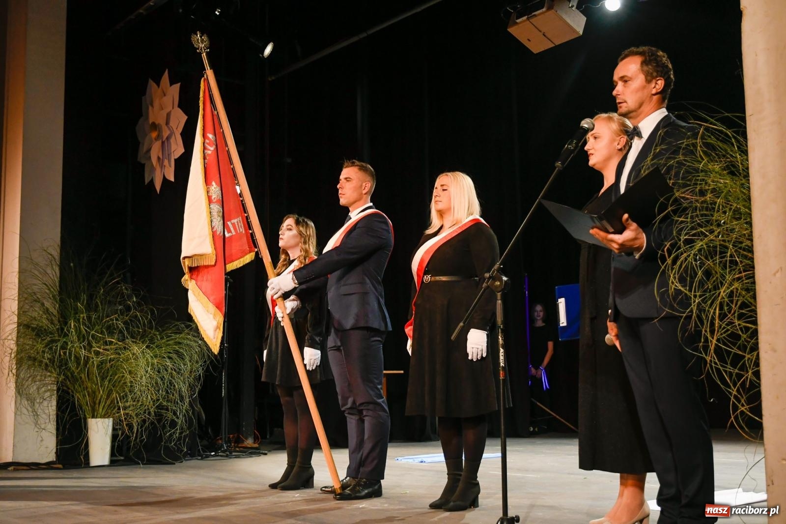 Zdjęcie w galerii na portalu naszraciborz.pl: Miejskie obchody Dnia Edukacji Narodowej i 60. urodziny SP 13 [FOTO i WIDEO] wiadomości z regionu