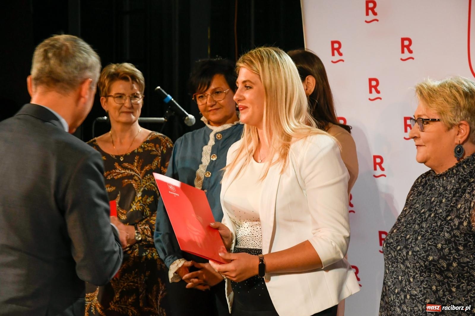 Zdjęcie w galerii na portalu naszraciborz.pl: Miejskie obchody Dnia Edukacji Narodowej i 60. urodziny SP 13 [FOTO i WIDEO] wiadomości z regionu