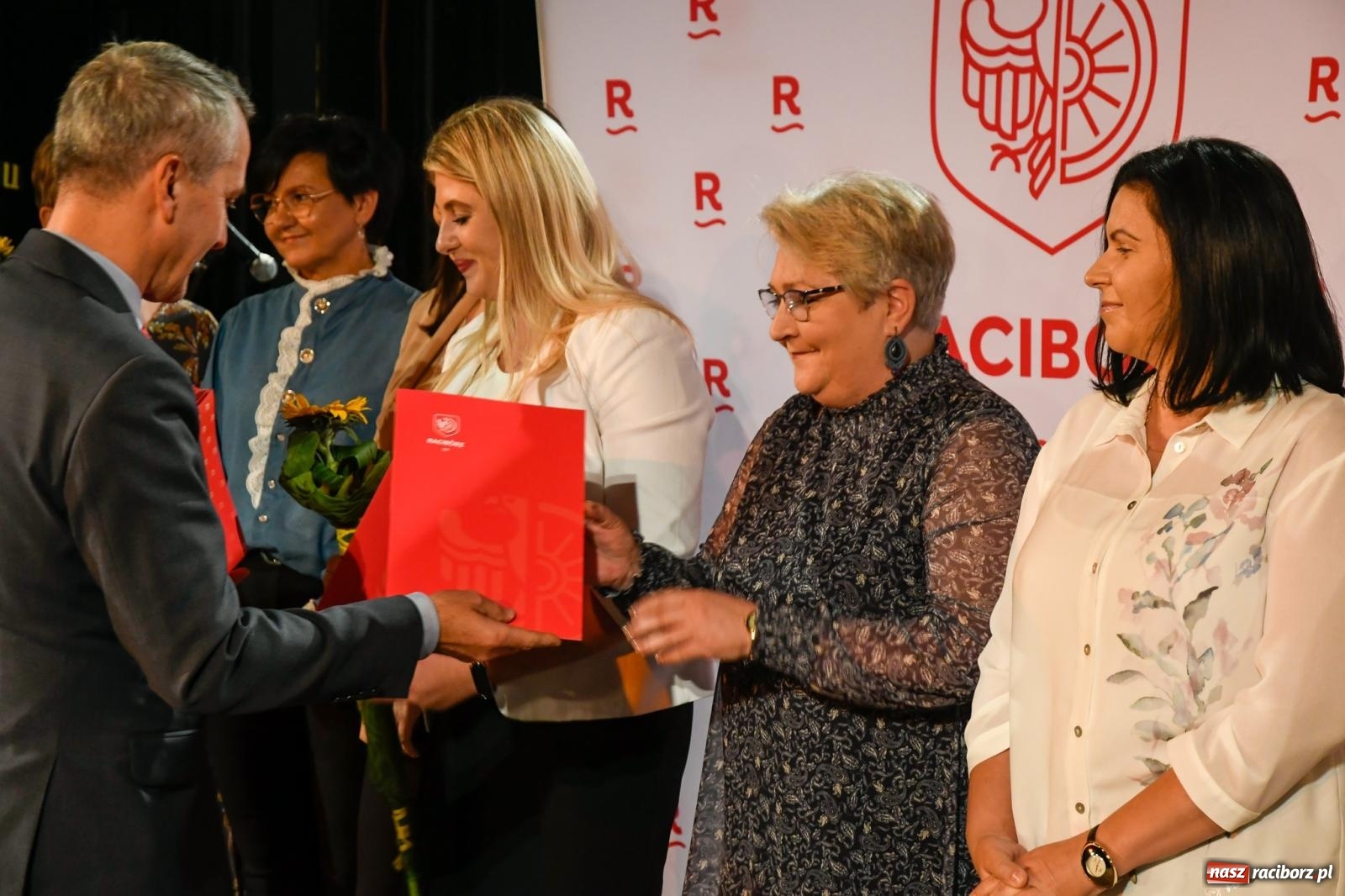 Zdjęcie w galerii na portalu naszraciborz.pl: Miejskie obchody Dnia Edukacji Narodowej i 60. urodziny SP 13 [FOTO i WIDEO] wiadomości z regionu