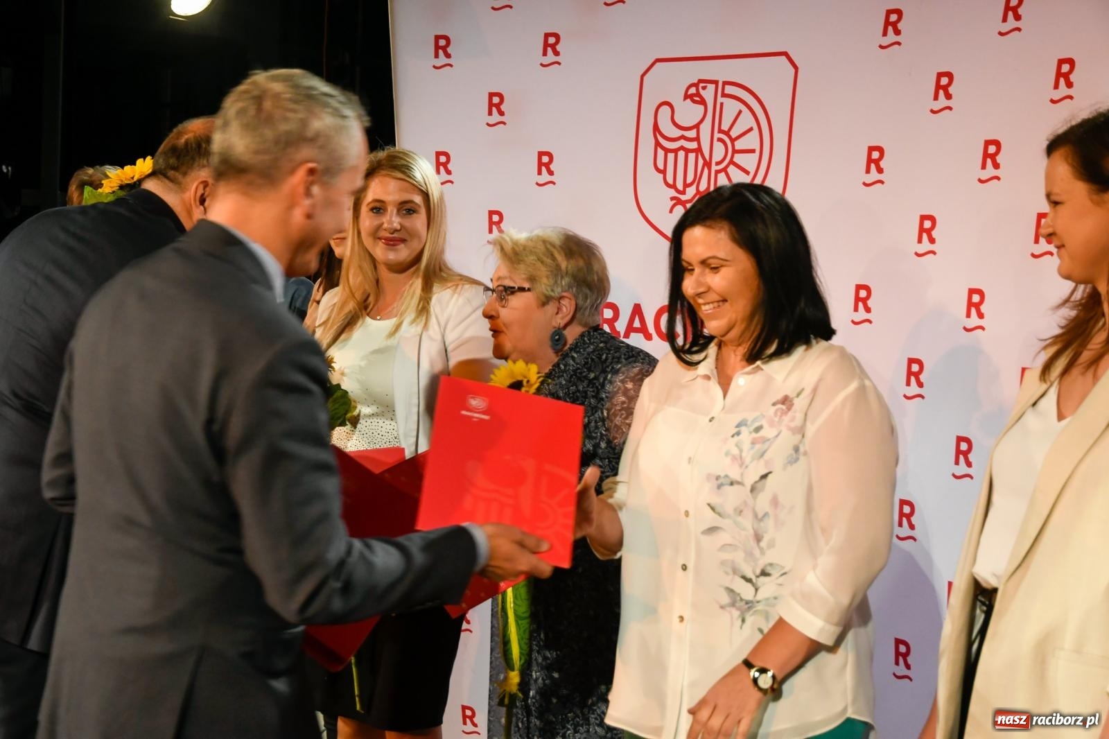 Zdjęcie w galerii na portalu naszraciborz.pl: Miejskie obchody Dnia Edukacji Narodowej i 60. urodziny SP 13 [FOTO i WIDEO] wiadomości z regionu