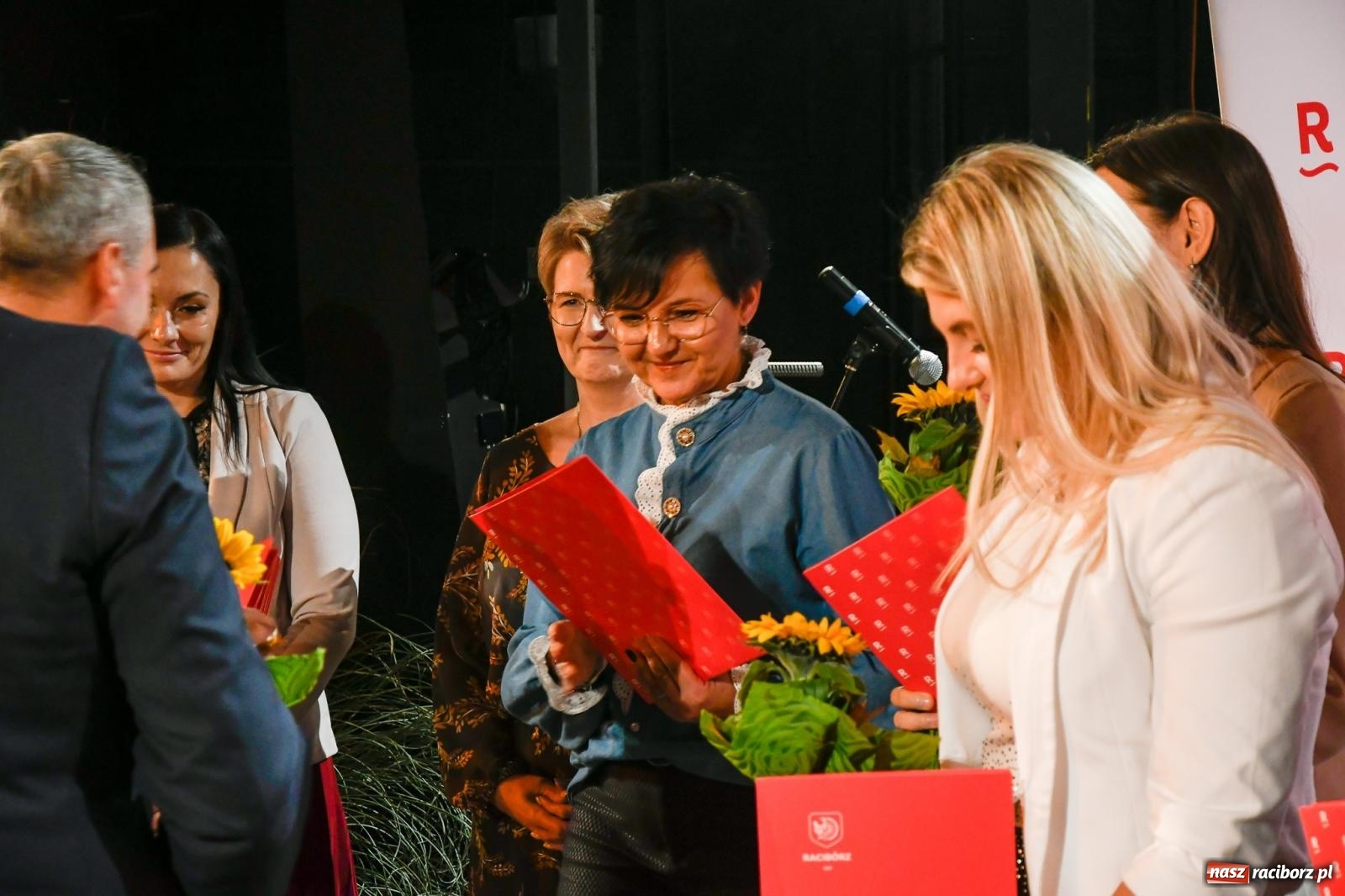 Zdjęcie w galerii na portalu naszraciborz.pl: Miejskie obchody Dnia Edukacji Narodowej i 60. urodziny SP 13 [FOTO i WIDEO] wiadomości z regionu