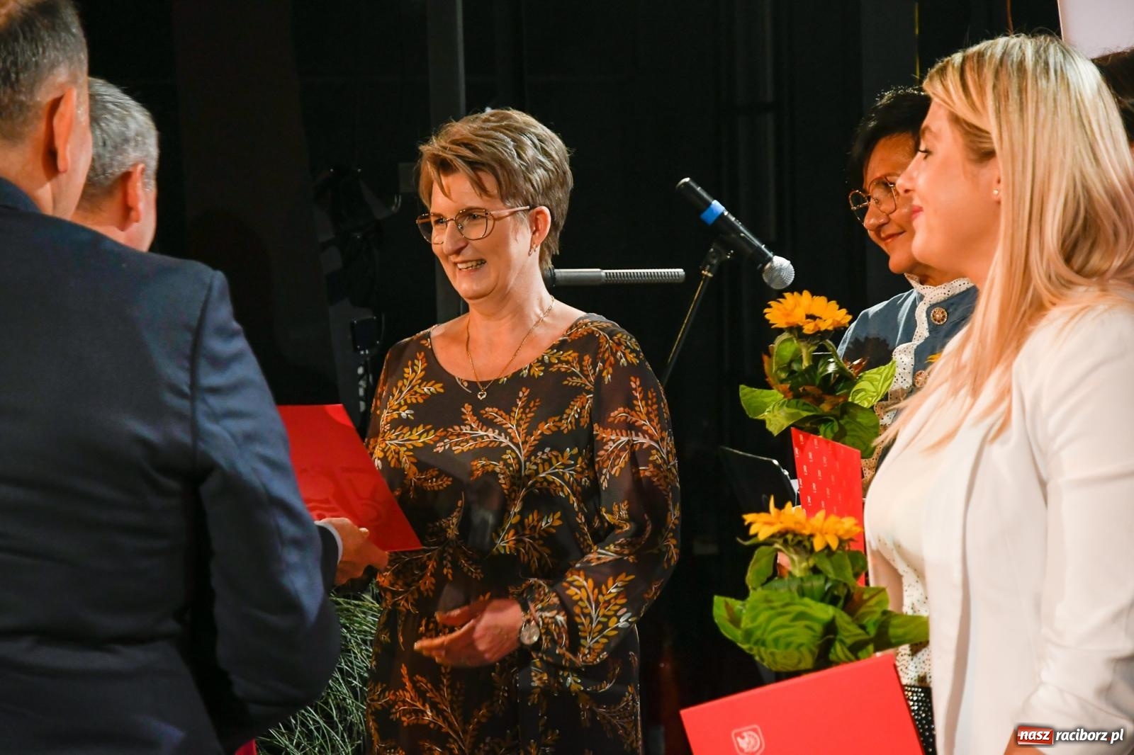 Zdjęcie w galerii na portalu naszraciborz.pl: Miejskie obchody Dnia Edukacji Narodowej i 60. urodziny SP 13 [FOTO i WIDEO] wiadomości z regionu