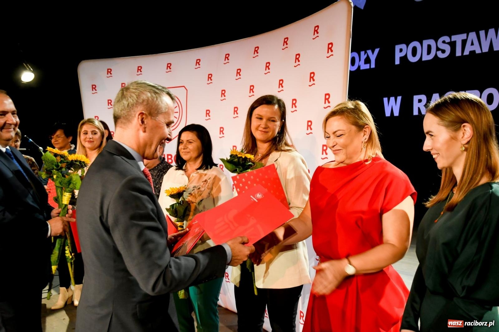 Zdjęcie w galerii na portalu naszraciborz.pl: Miejskie obchody Dnia Edukacji Narodowej i 60. urodziny SP 13 [FOTO i WIDEO] wiadomości z regionu