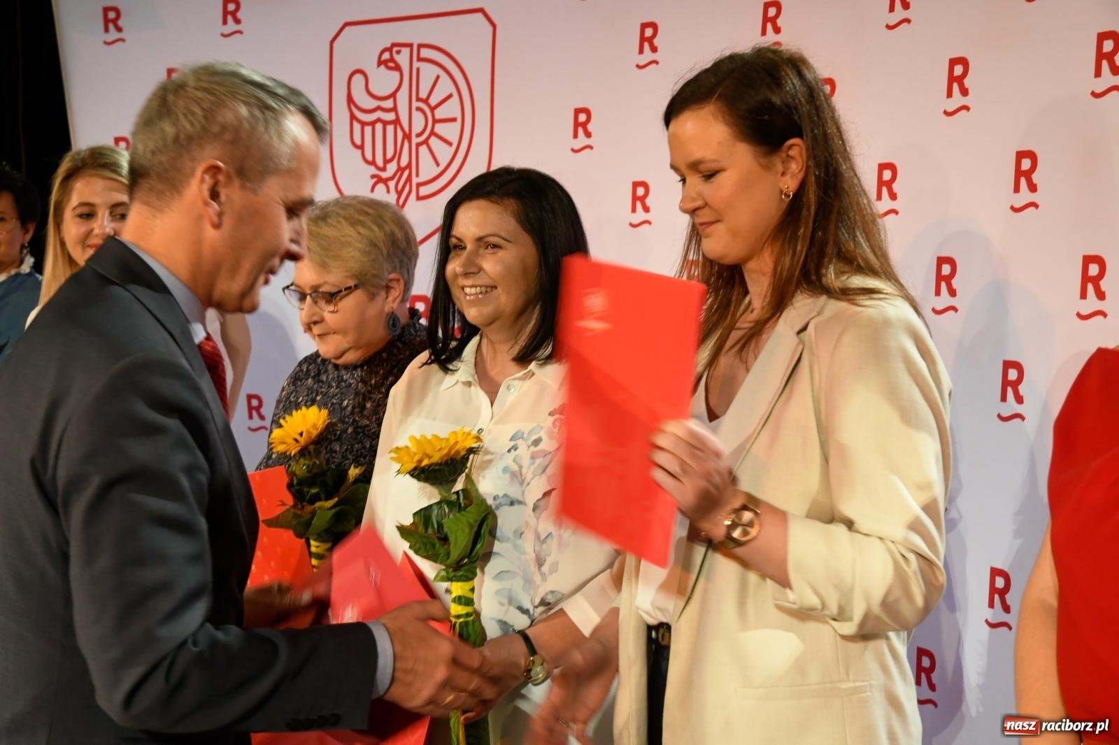 Zdjęcie w galerii na portalu naszraciborz.pl: Miejskie obchody Dnia Edukacji Narodowej i 60. urodziny SP 13 [FOTO i WIDEO] wiadomości z regionu