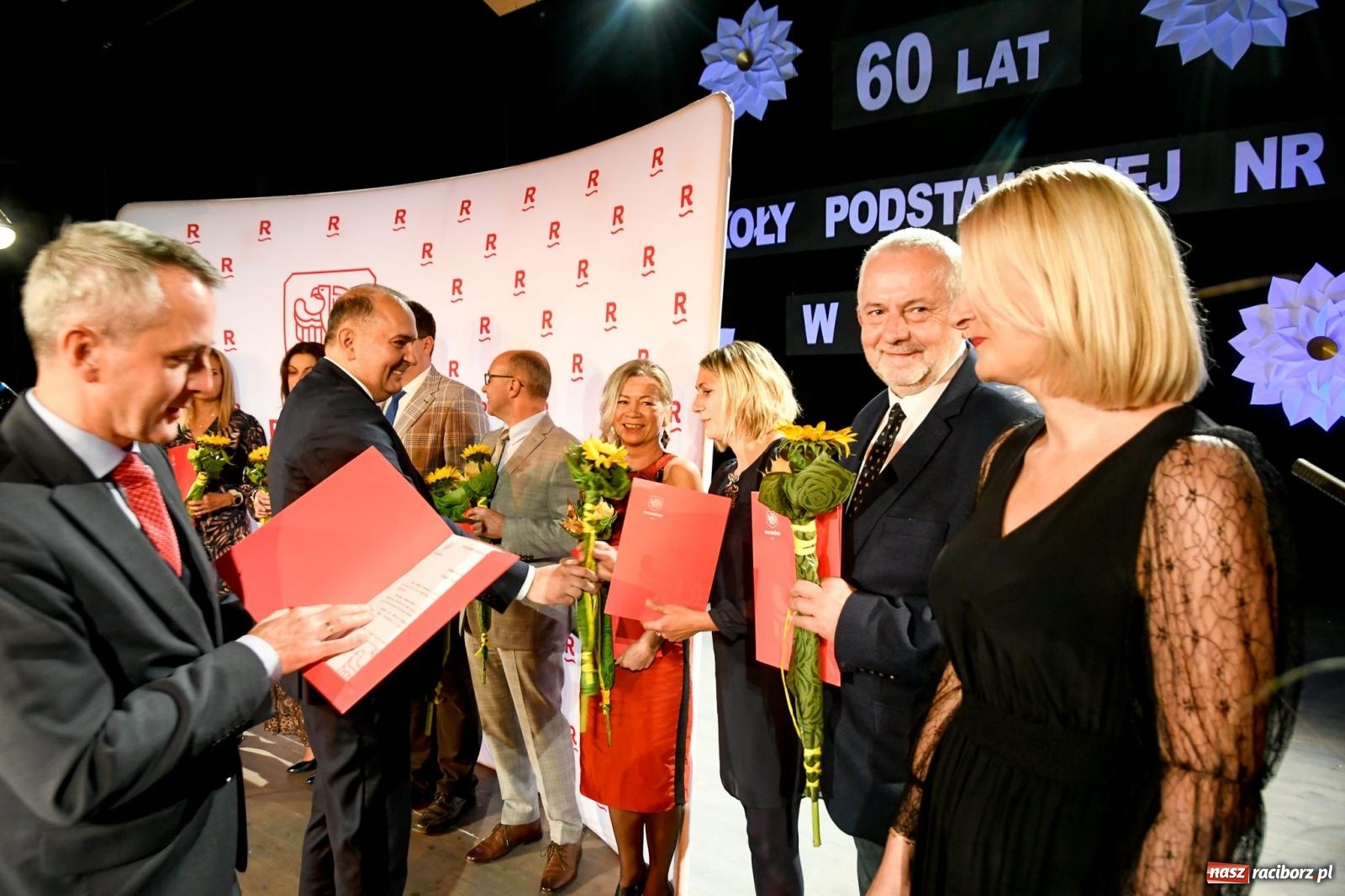 Zdjęcie w galerii na portalu naszraciborz.pl: Miejskie obchody Dnia Edukacji Narodowej i 60. urodziny SP 13 [FOTO i WIDEO] wiadomości z regionu