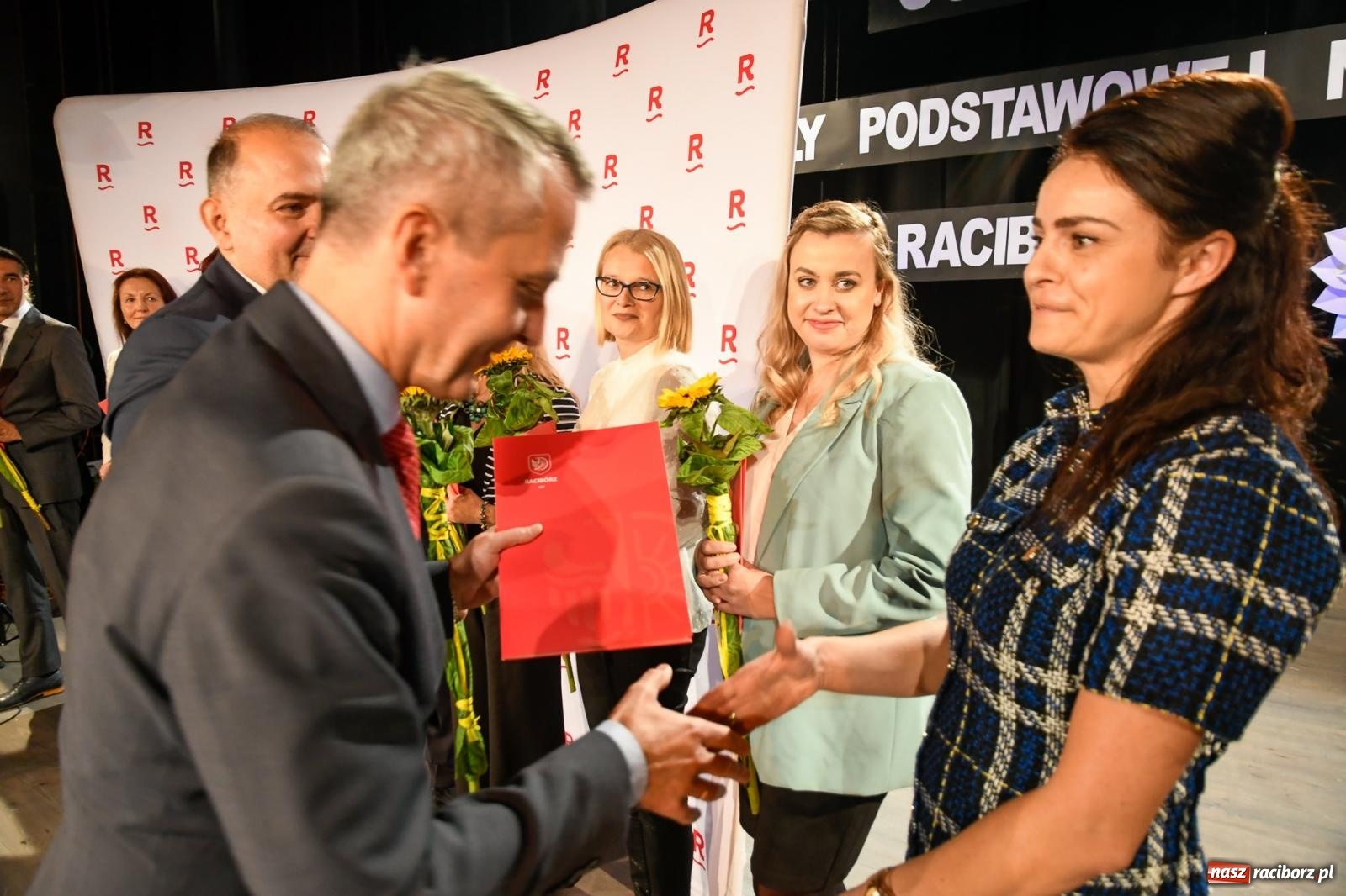 Zdjęcie w galerii na portalu naszraciborz.pl: Miejskie obchody Dnia Edukacji Narodowej i 60. urodziny SP 13 [FOTO i WIDEO] wiadomości z regionu