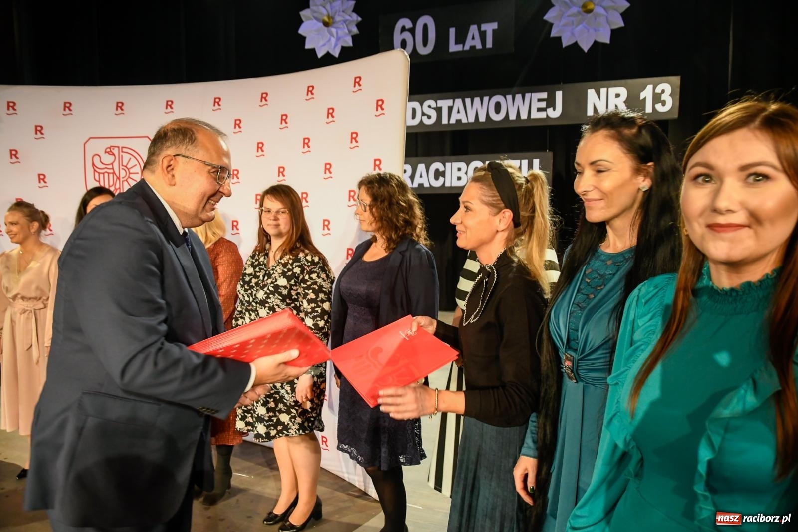 Zdjęcie w galerii na portalu naszraciborz.pl: Miejskie obchody Dnia Edukacji Narodowej i 60. urodziny SP 13 [FOTO i WIDEO] wiadomości z regionu