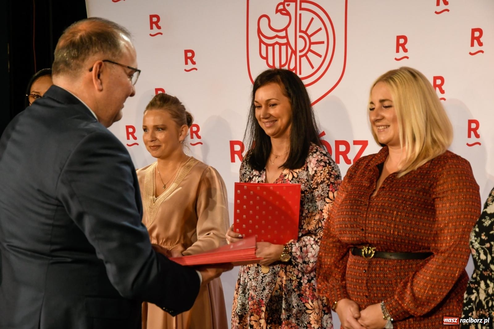Zdjęcie w galerii na portalu naszraciborz.pl: Miejskie obchody Dnia Edukacji Narodowej i 60. urodziny SP 13 [FOTO i WIDEO] wiadomości z regionu