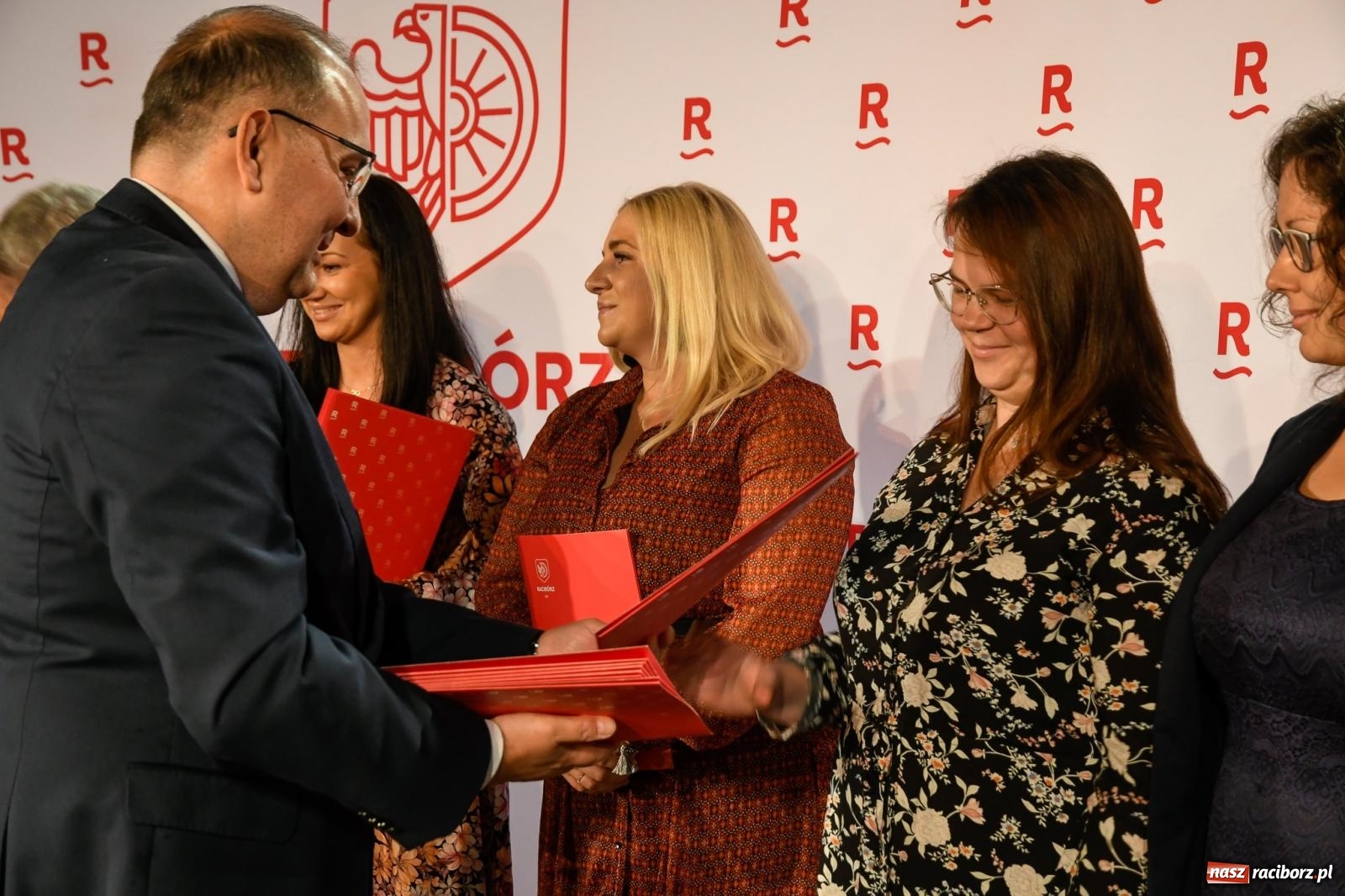 Zdjęcie w galerii na portalu naszraciborz.pl: Miejskie obchody Dnia Edukacji Narodowej i 60. urodziny SP 13 [FOTO i WIDEO] wiadomości z regionu