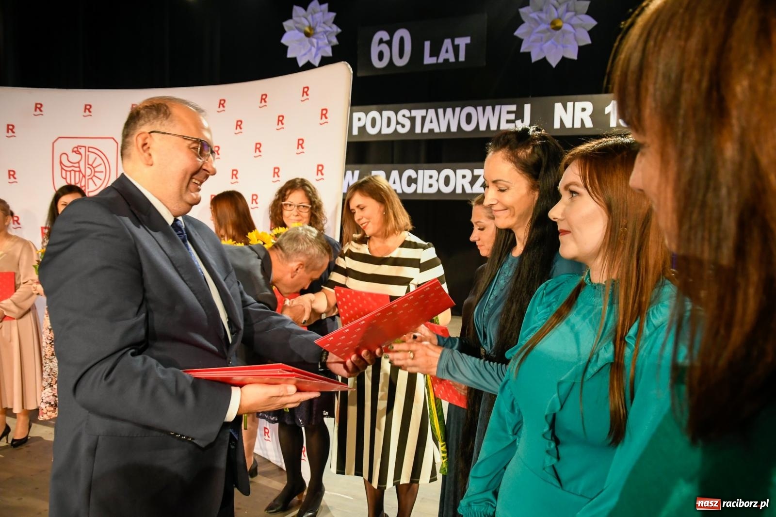Zdjęcie w galerii na portalu naszraciborz.pl: Miejskie obchody Dnia Edukacji Narodowej i 60. urodziny SP 13 [FOTO i WIDEO] wiadomości z regionu