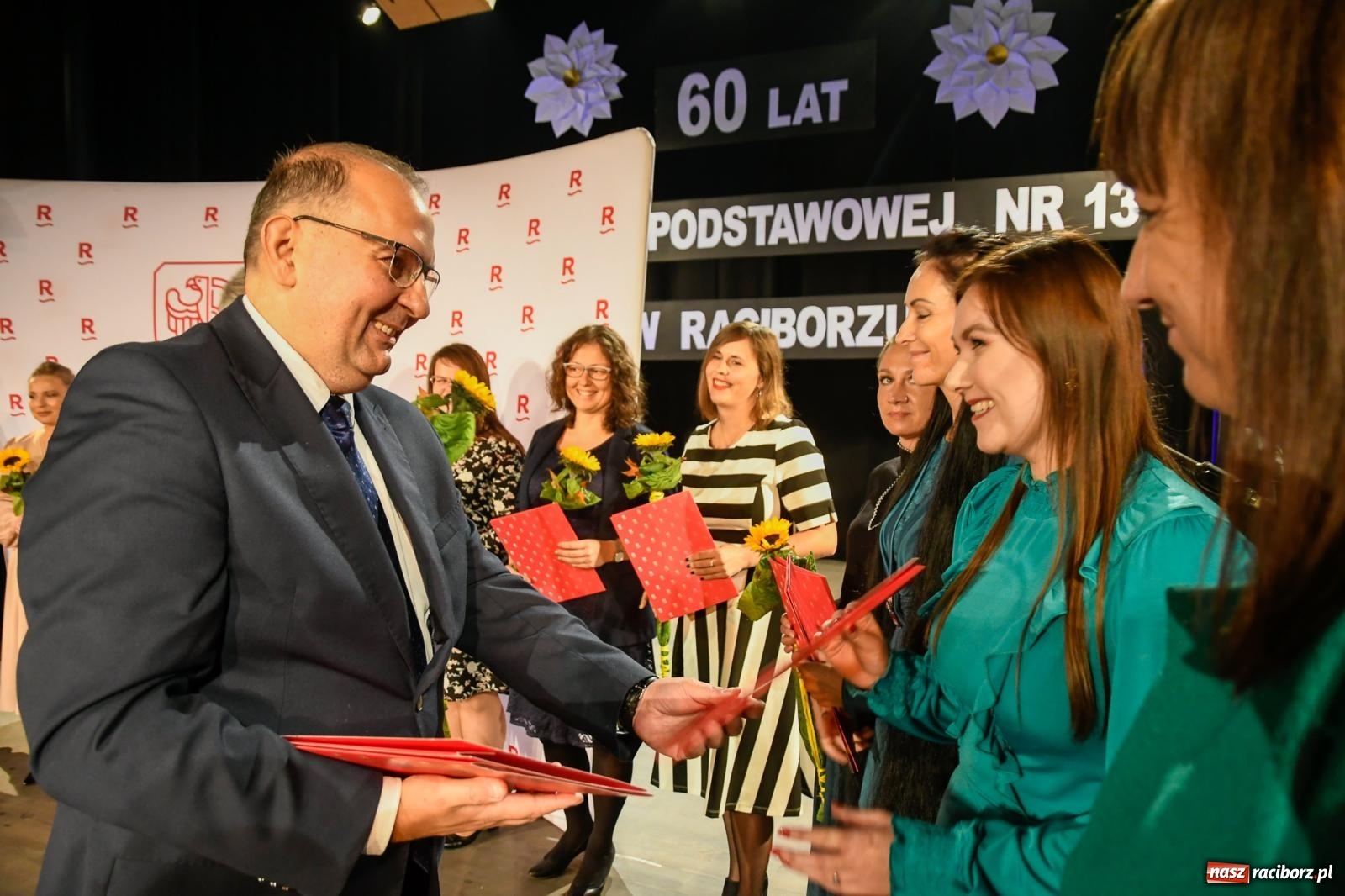Zdjęcie w galerii na portalu naszraciborz.pl: Miejskie obchody Dnia Edukacji Narodowej i 60. urodziny SP 13 [FOTO i WIDEO] wiadomości z regionu
