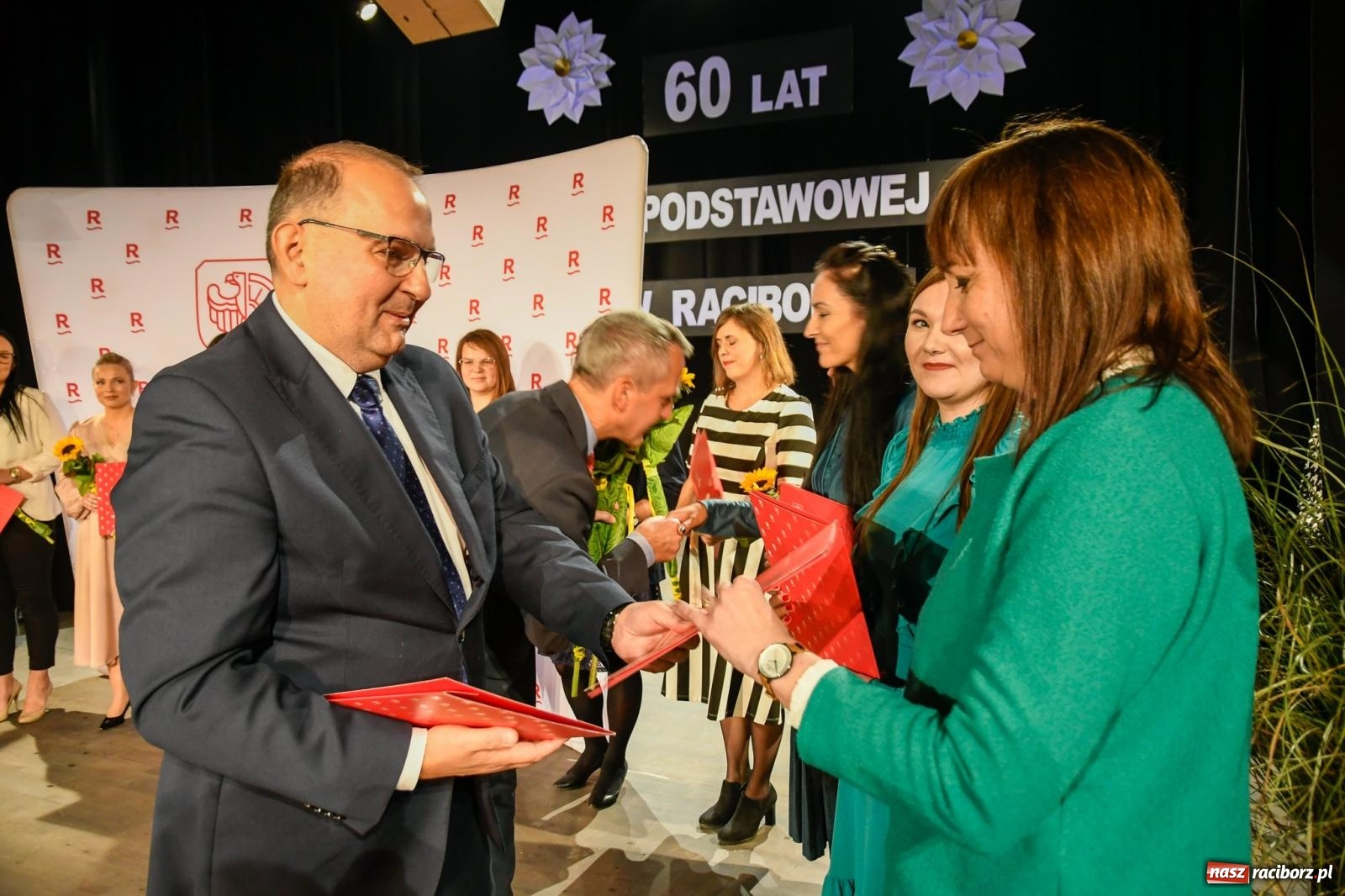 Zdjęcie w galerii na portalu naszraciborz.pl: Miejskie obchody Dnia Edukacji Narodowej i 60. urodziny SP 13 [FOTO i WIDEO] wiadomości z regionu