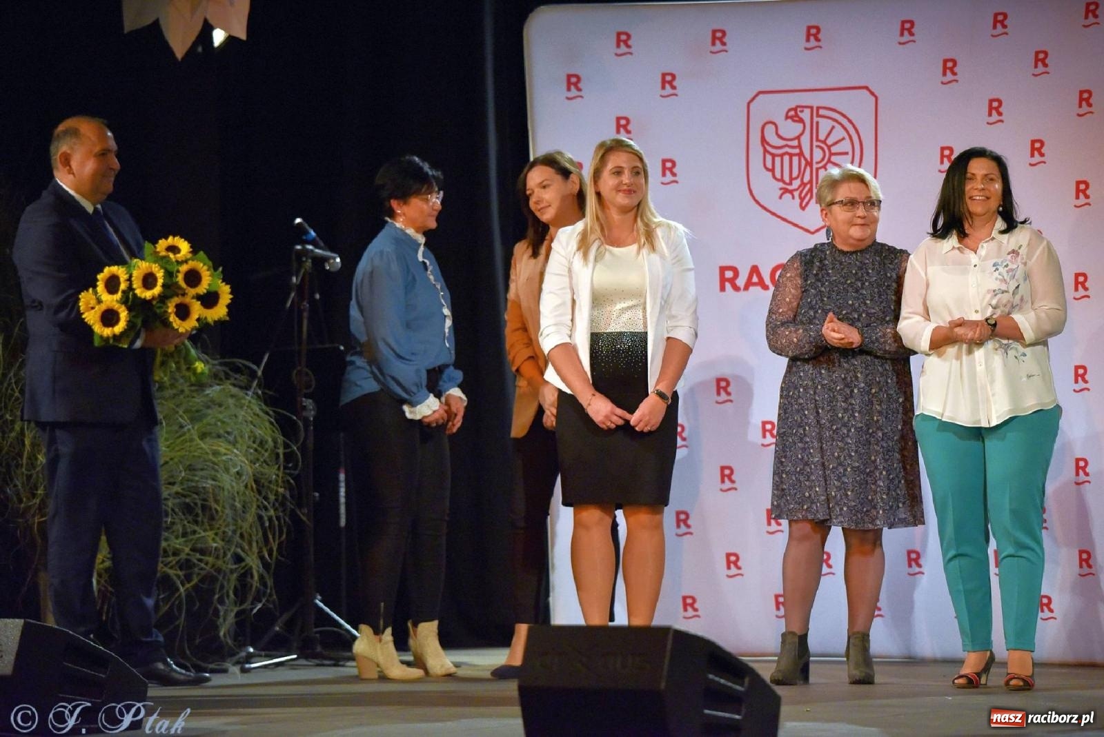 Zdjęcie w galerii na portalu naszraciborz.pl: Miejskie obchody Dnia Edukacji Narodowej i 60. urodziny SP 13 [FOTO i WIDEO] wiadomości z regionu