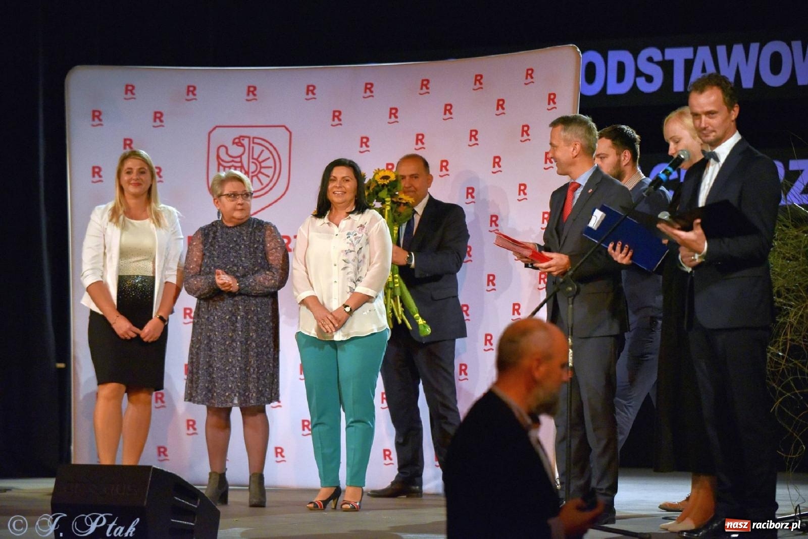 Zdjęcie w galerii na portalu naszraciborz.pl: Miejskie obchody Dnia Edukacji Narodowej i 60. urodziny SP 13 [FOTO i WIDEO] wiadomości z regionu