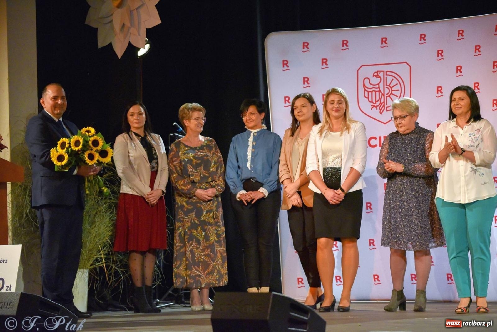 Zdjęcie w galerii na portalu naszraciborz.pl: Miejskie obchody Dnia Edukacji Narodowej i 60. urodziny SP 13 [FOTO i WIDEO] wiadomości z regionu