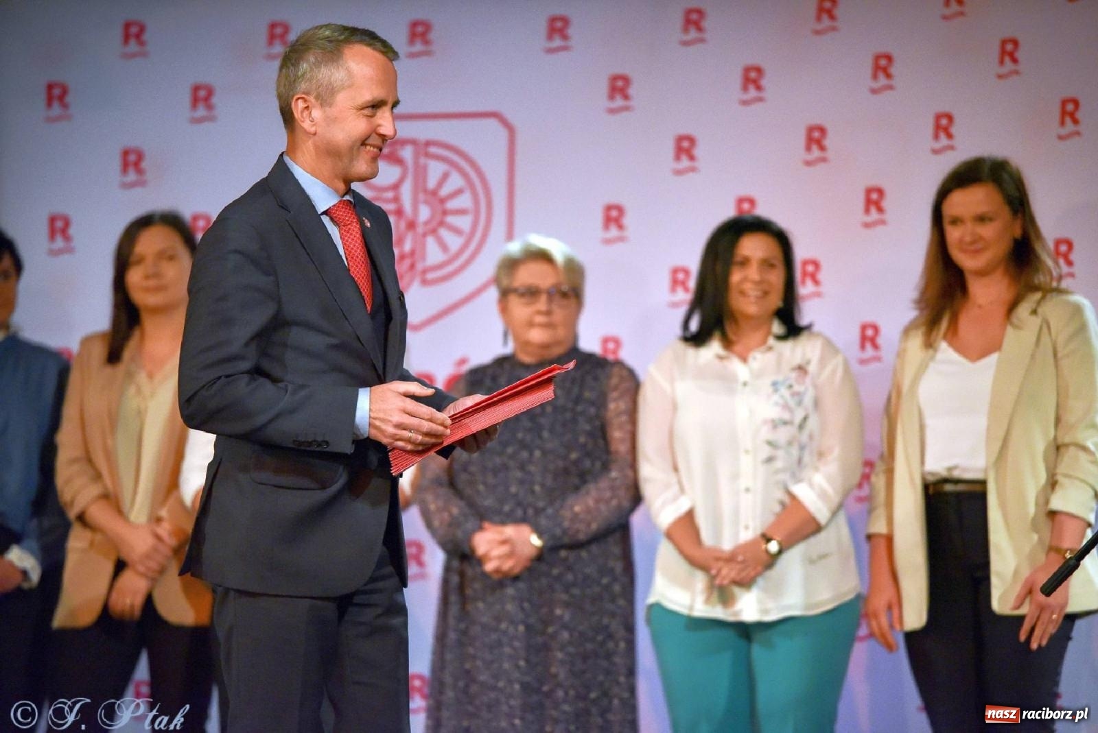 Zdjęcie w galerii na portalu naszraciborz.pl: Miejskie obchody Dnia Edukacji Narodowej i 60. urodziny SP 13 [FOTO i WIDEO] wiadomości z regionu