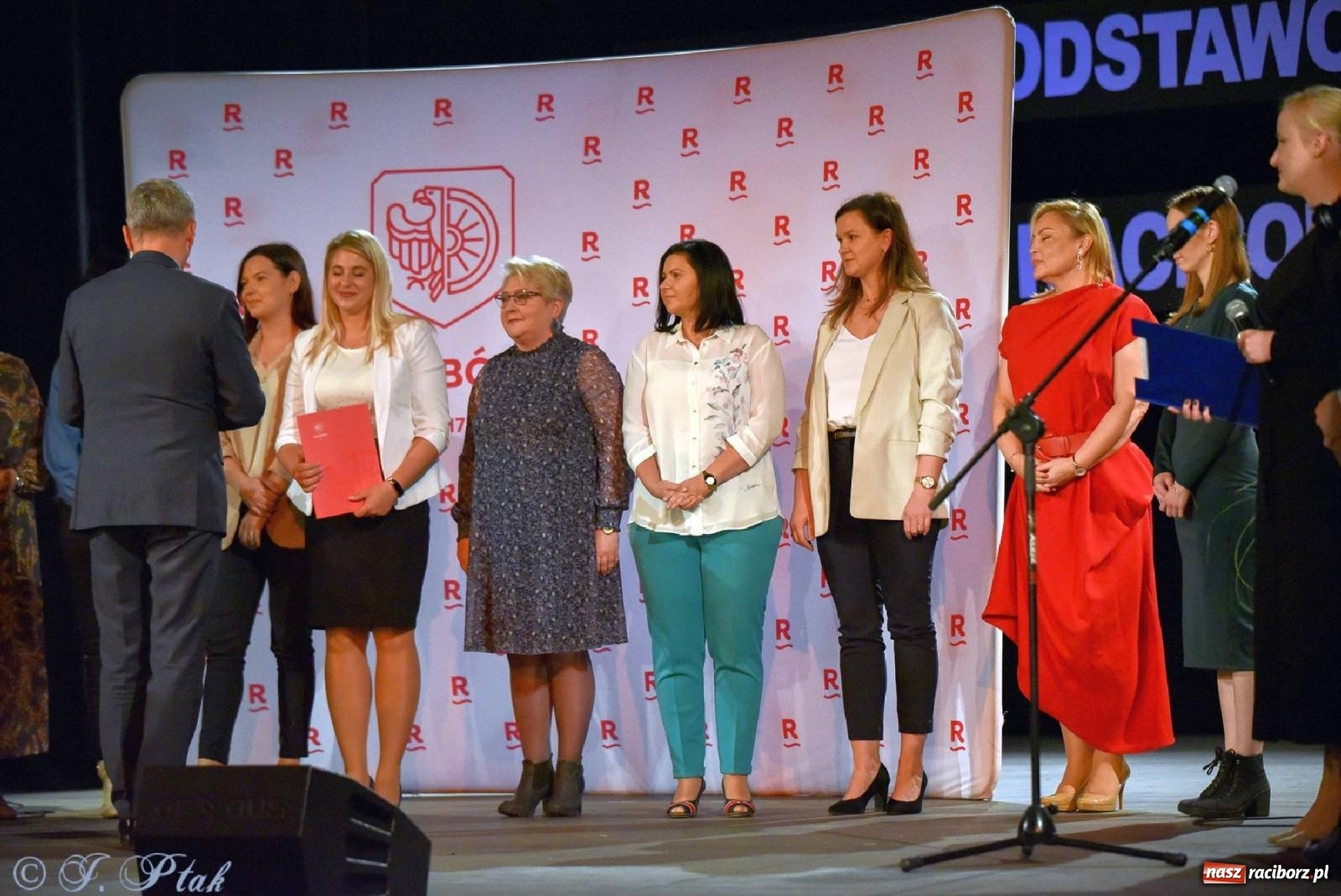 Zdjęcie w galerii na portalu naszraciborz.pl: Miejskie obchody Dnia Edukacji Narodowej i 60. urodziny SP 13 [FOTO i WIDEO] wiadomości z regionu