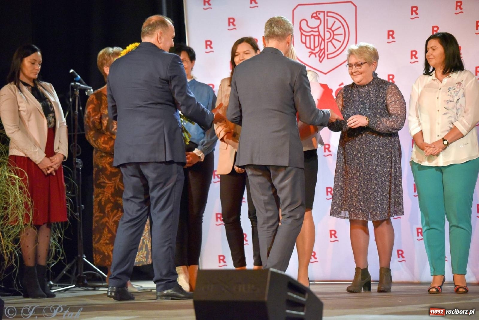 Zdjęcie w galerii na portalu naszraciborz.pl: Miejskie obchody Dnia Edukacji Narodowej i 60. urodziny SP 13 [FOTO i WIDEO] wiadomości z regionu