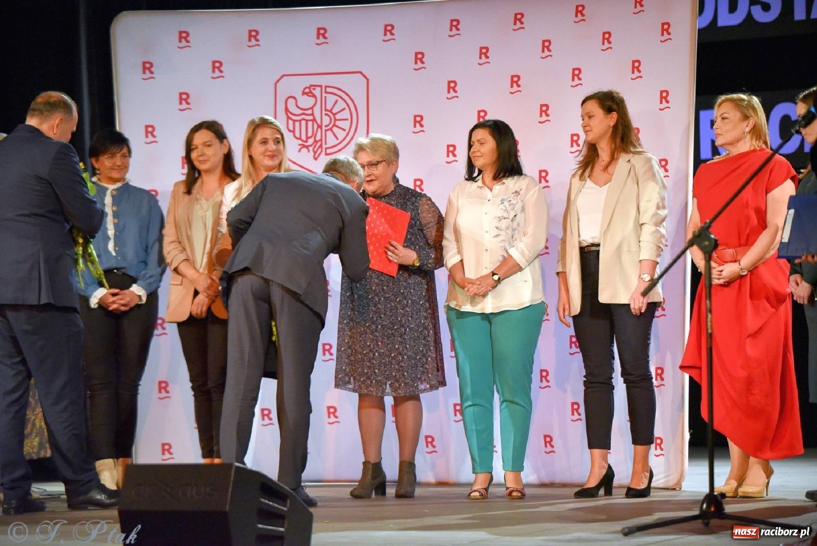Zdjęcie w galerii na portalu naszraciborz.pl: Miejskie obchody Dnia Edukacji Narodowej i 60. urodziny SP 13 [FOTO i WIDEO] wiadomości z regionu