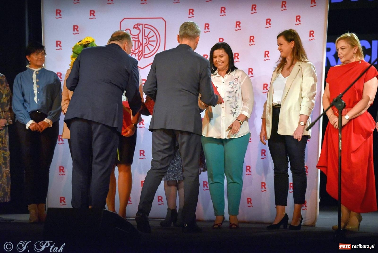 Zdjęcie w galerii na portalu naszraciborz.pl: Miejskie obchody Dnia Edukacji Narodowej i 60. urodziny SP 13 [FOTO i WIDEO] wiadomości z regionu