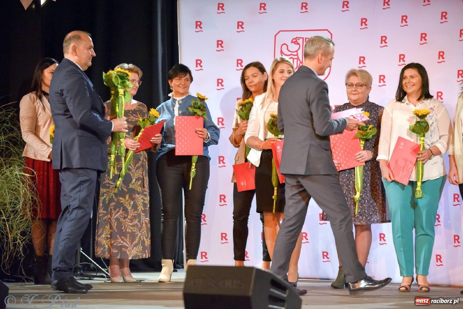 Zdjęcie w galerii na portalu naszraciborz.pl: Miejskie obchody Dnia Edukacji Narodowej i 60. urodziny SP 13 [FOTO i WIDEO] wiadomości z regionu