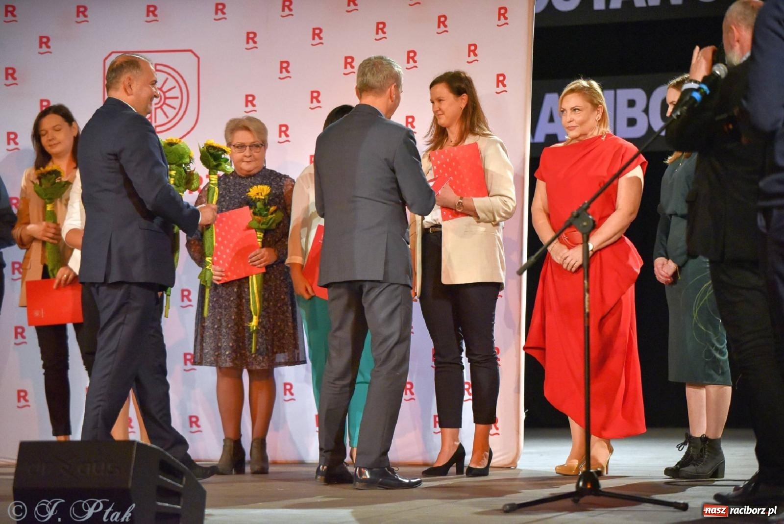 Zdjęcie w galerii na portalu naszraciborz.pl: Miejskie obchody Dnia Edukacji Narodowej i 60. urodziny SP 13 [FOTO i WIDEO] wiadomości z regionu