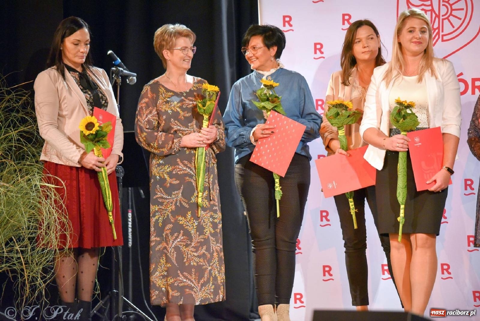 Zdjęcie w galerii na portalu naszraciborz.pl: Miejskie obchody Dnia Edukacji Narodowej i 60. urodziny SP 13 [FOTO i WIDEO] wiadomości z regionu