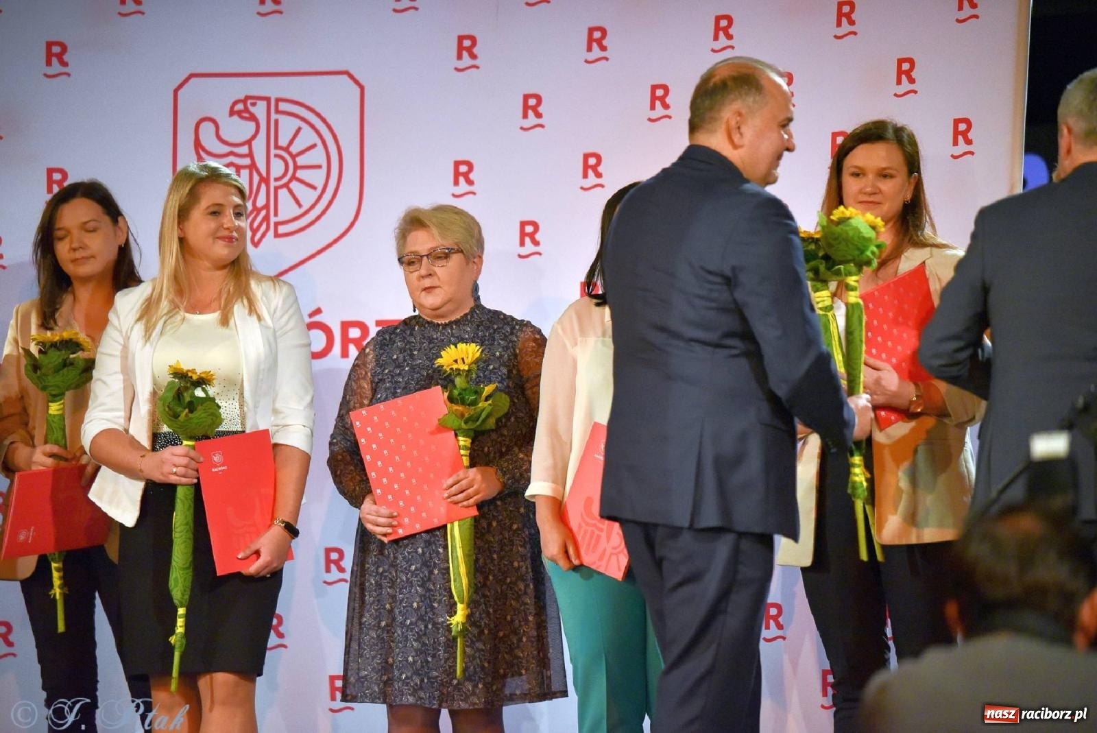 Zdjęcie w galerii na portalu naszraciborz.pl: Miejskie obchody Dnia Edukacji Narodowej i 60. urodziny SP 13 [FOTO i WIDEO] wiadomości z regionu