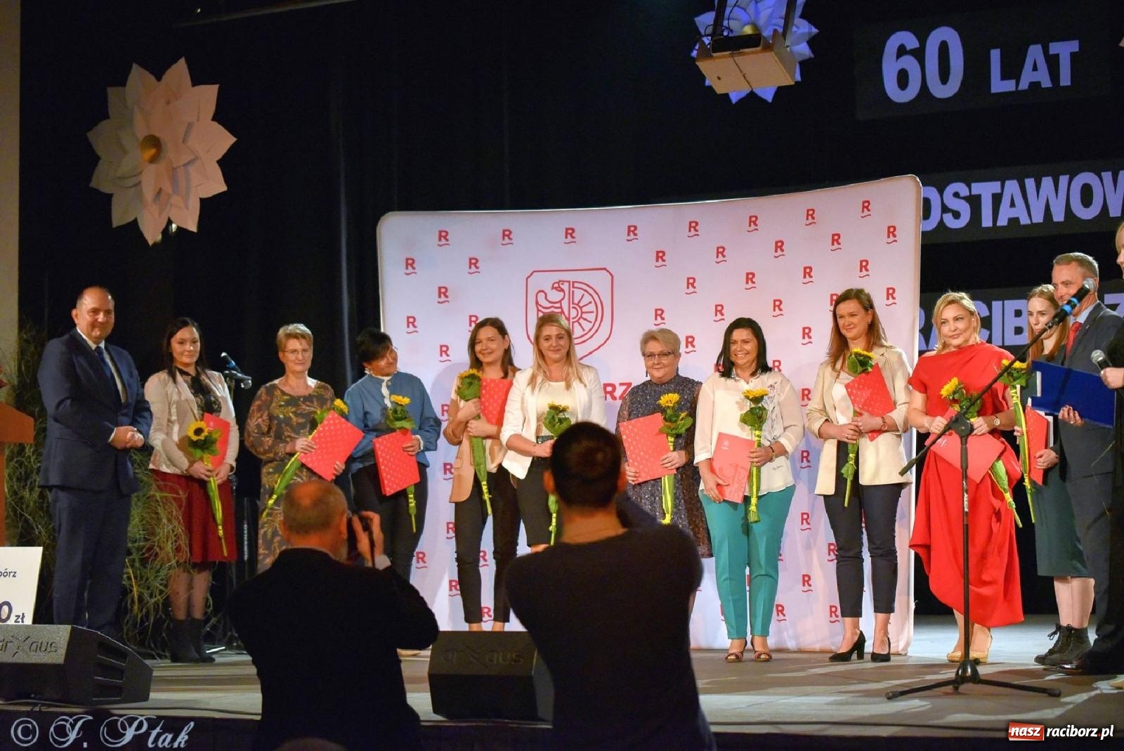 Zdjęcie w galerii na portalu naszraciborz.pl: Miejskie obchody Dnia Edukacji Narodowej i 60. urodziny SP 13 [FOTO i WIDEO] wiadomości z regionu