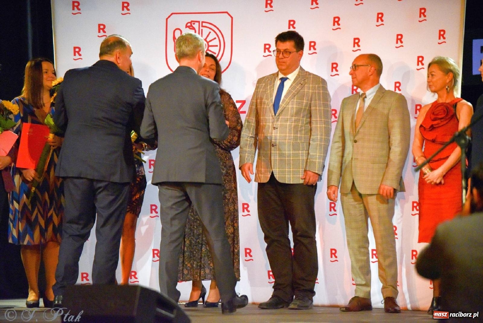 Zdjęcie w galerii na portalu naszraciborz.pl: Miejskie obchody Dnia Edukacji Narodowej i 60. urodziny SP 13 [FOTO i WIDEO] wiadomości z regionu