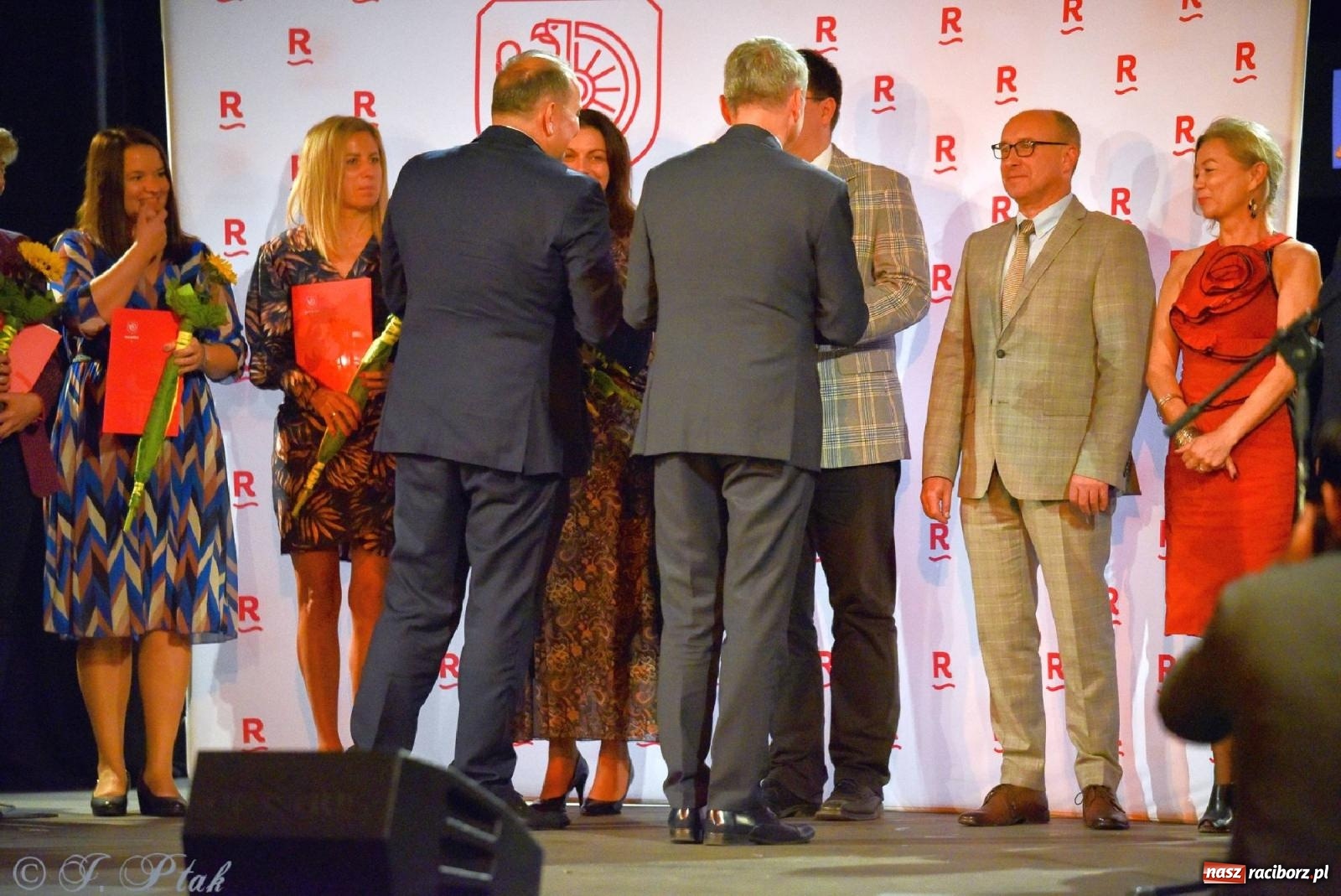 Zdjęcie w galerii na portalu naszraciborz.pl: Miejskie obchody Dnia Edukacji Narodowej i 60. urodziny SP 13 [FOTO i WIDEO] wiadomości z regionu