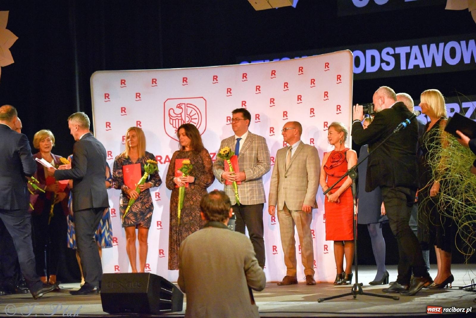 Zdjęcie w galerii na portalu naszraciborz.pl: Miejskie obchody Dnia Edukacji Narodowej i 60. urodziny SP 13 [FOTO i WIDEO] wiadomości z regionu