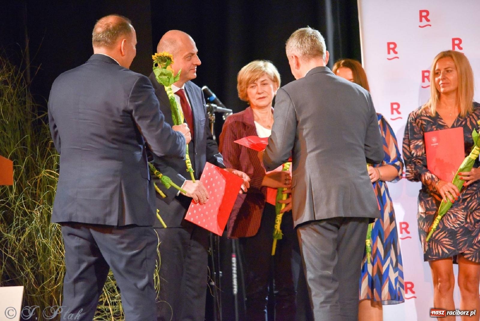 Zdjęcie w galerii na portalu naszraciborz.pl: Miejskie obchody Dnia Edukacji Narodowej i 60. urodziny SP 13 [FOTO i WIDEO] wiadomości z regionu