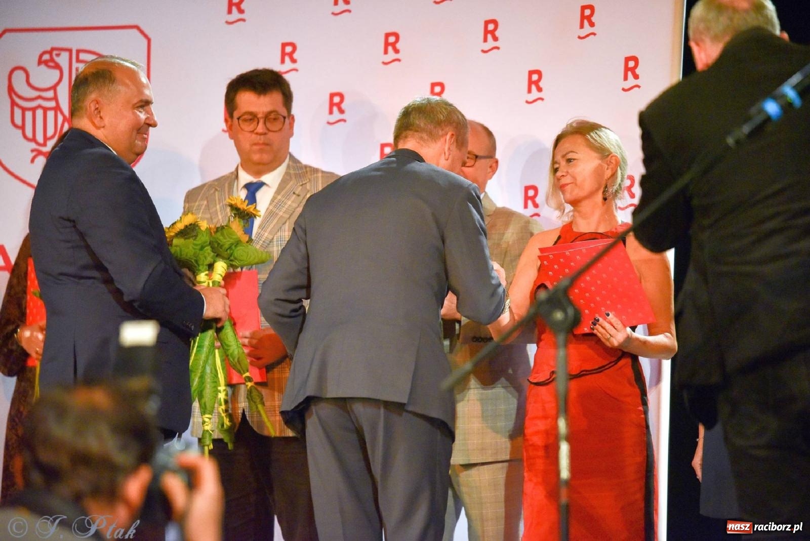 Zdjęcie w galerii na portalu naszraciborz.pl: Miejskie obchody Dnia Edukacji Narodowej i 60. urodziny SP 13 [FOTO i WIDEO] wiadomości z regionu