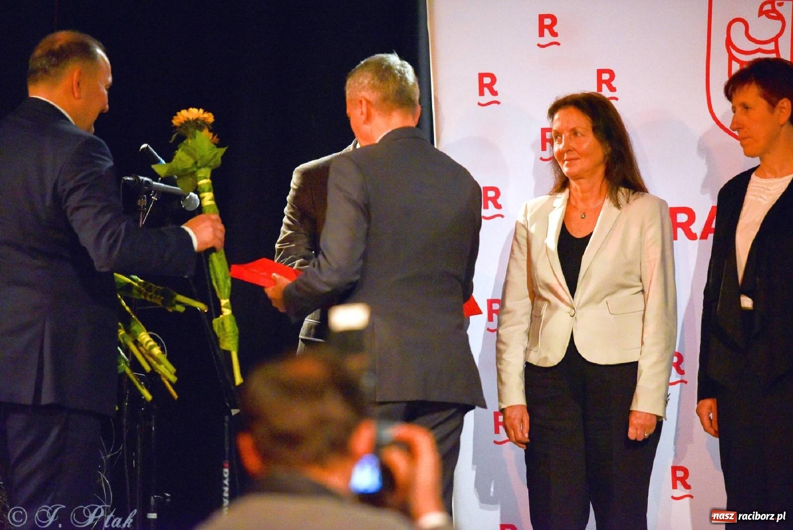 Zdjęcie w galerii na portalu naszraciborz.pl: Miejskie obchody Dnia Edukacji Narodowej i 60. urodziny SP 13 [FOTO i WIDEO] wiadomości z regionu