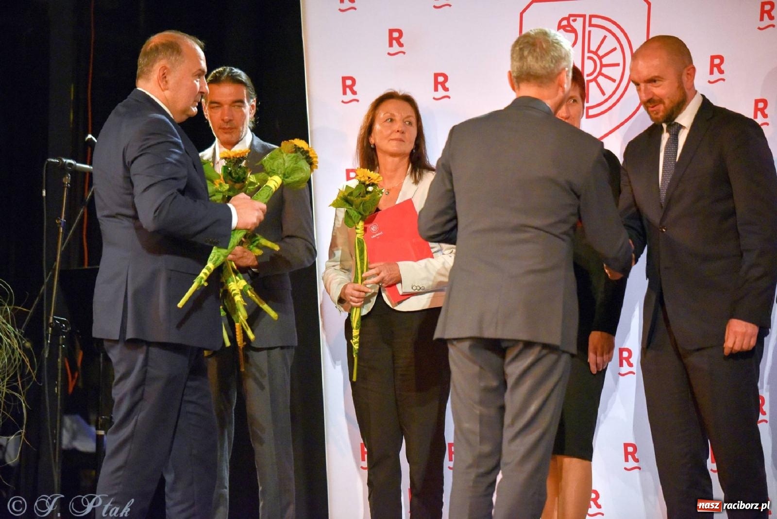 Zdjęcie w galerii na portalu naszraciborz.pl: Miejskie obchody Dnia Edukacji Narodowej i 60. urodziny SP 13 [FOTO i WIDEO] wiadomości z regionu