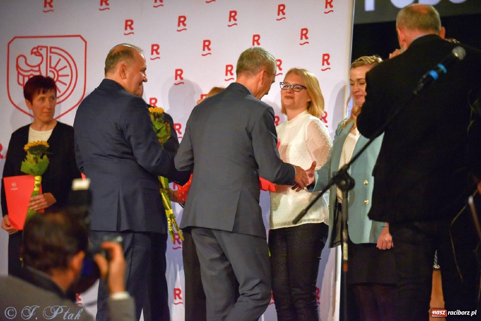Zdjęcie w galerii na portalu naszraciborz.pl: Miejskie obchody Dnia Edukacji Narodowej i 60. urodziny SP 13 [FOTO i WIDEO] wiadomości z regionu
