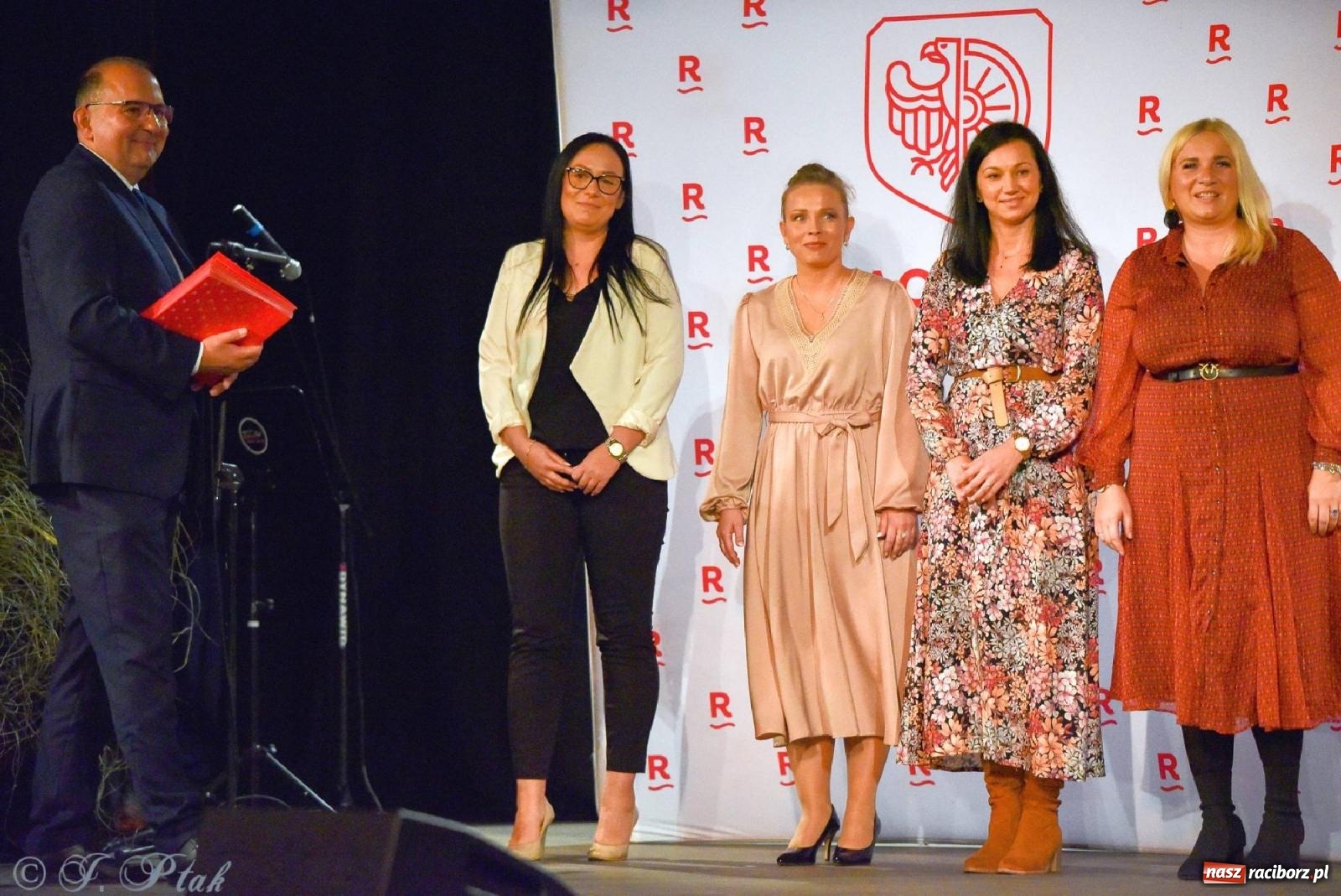 Zdjęcie w galerii na portalu naszraciborz.pl: Miejskie obchody Dnia Edukacji Narodowej i 60. urodziny SP 13 [FOTO i WIDEO] wiadomości z regionu